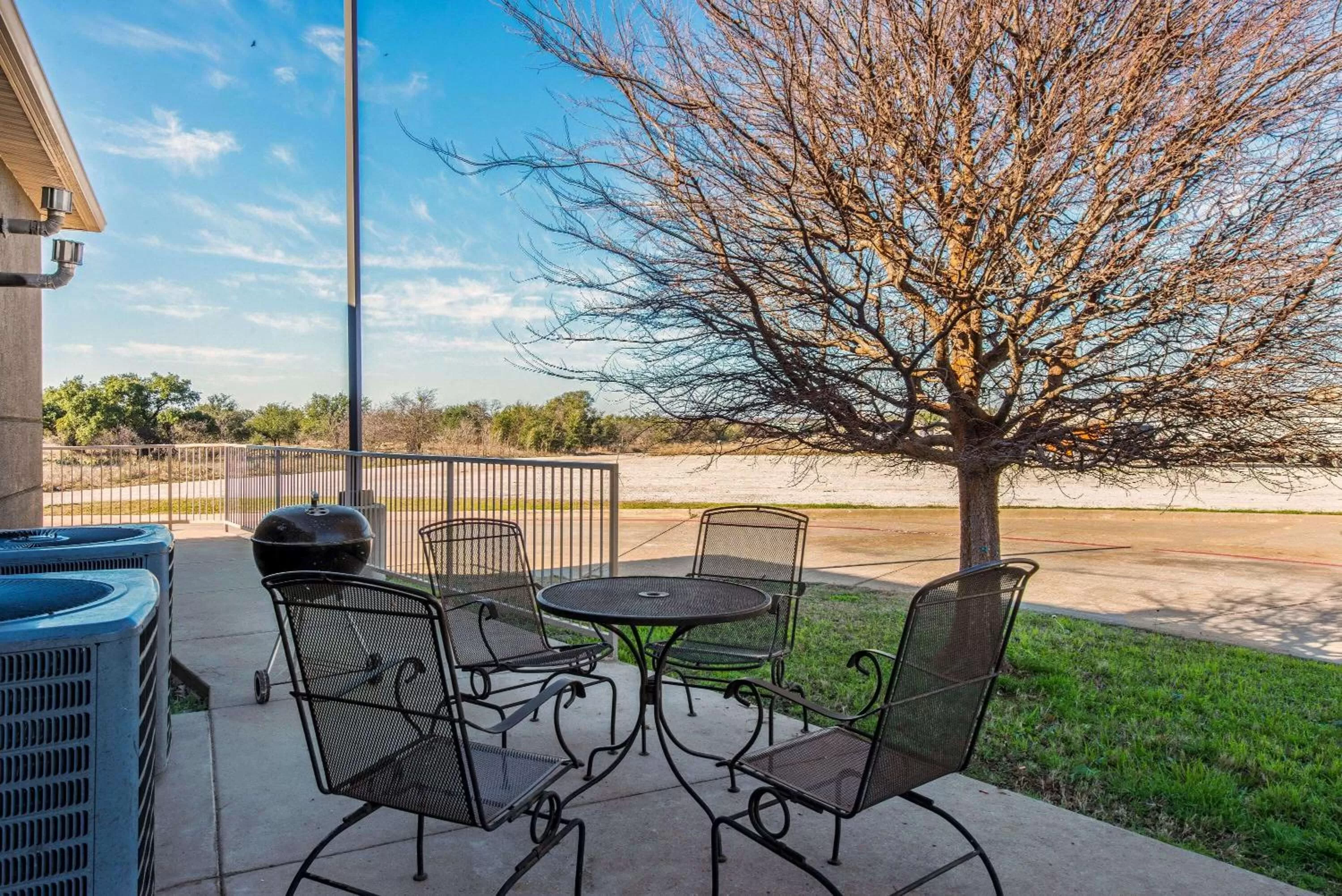 Restaurant/places to eat in La Quinta by Wyndham Eastland