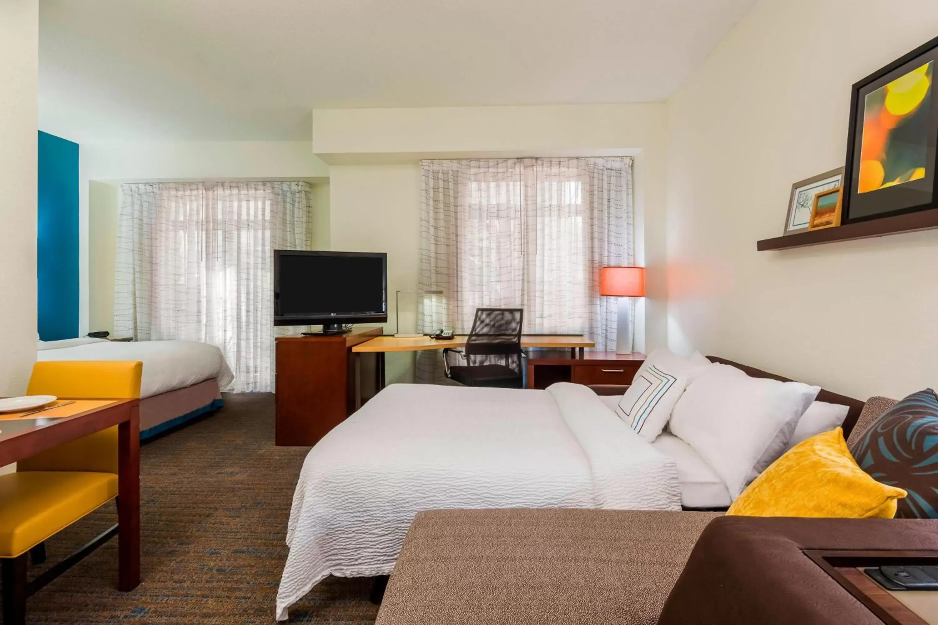 Photo of the whole room, Seating Area in Residence Inn Chattanooga Downtown