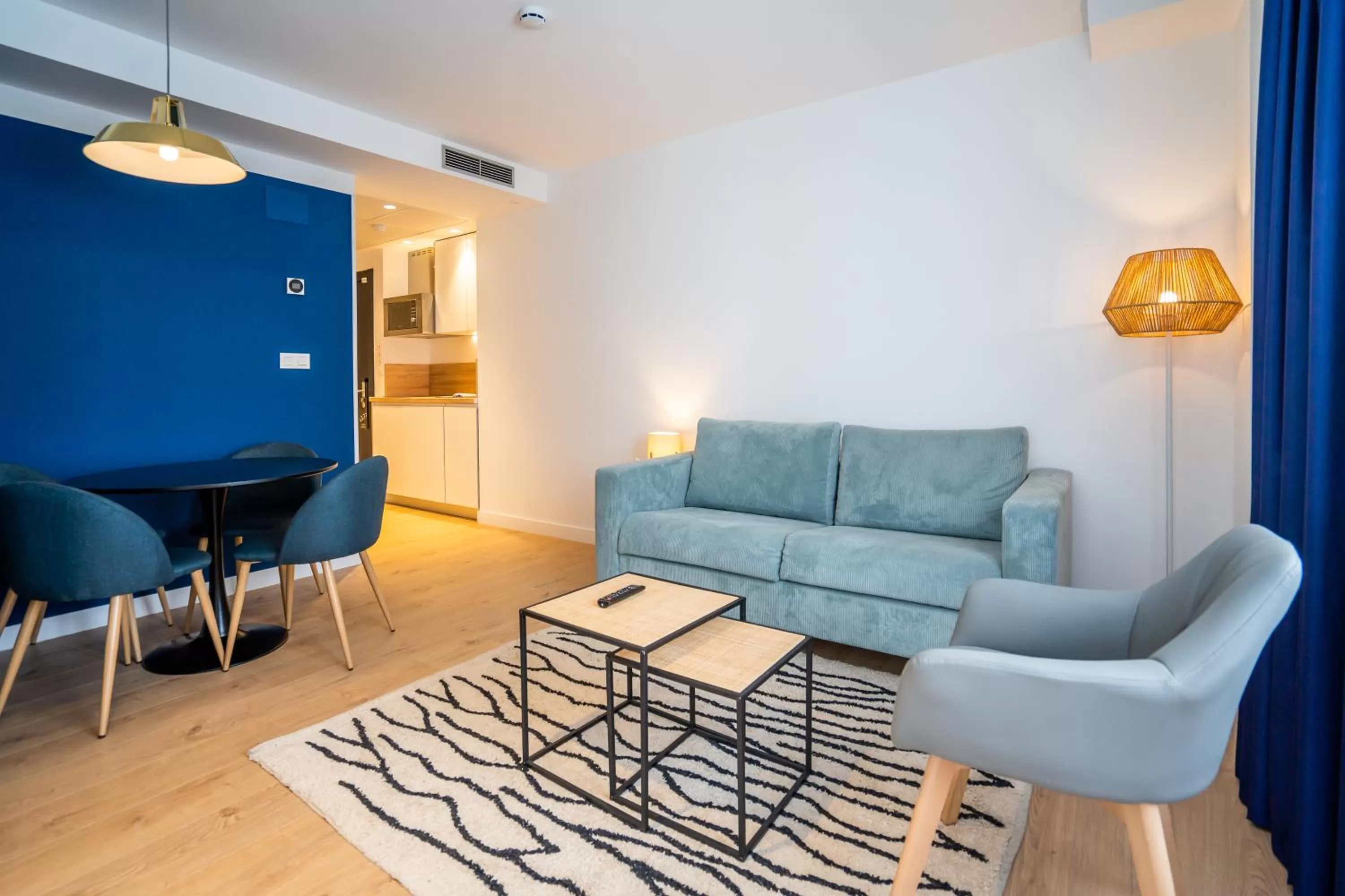 Photo of the whole room in abba Apartments Playa de Gros San Sebastián