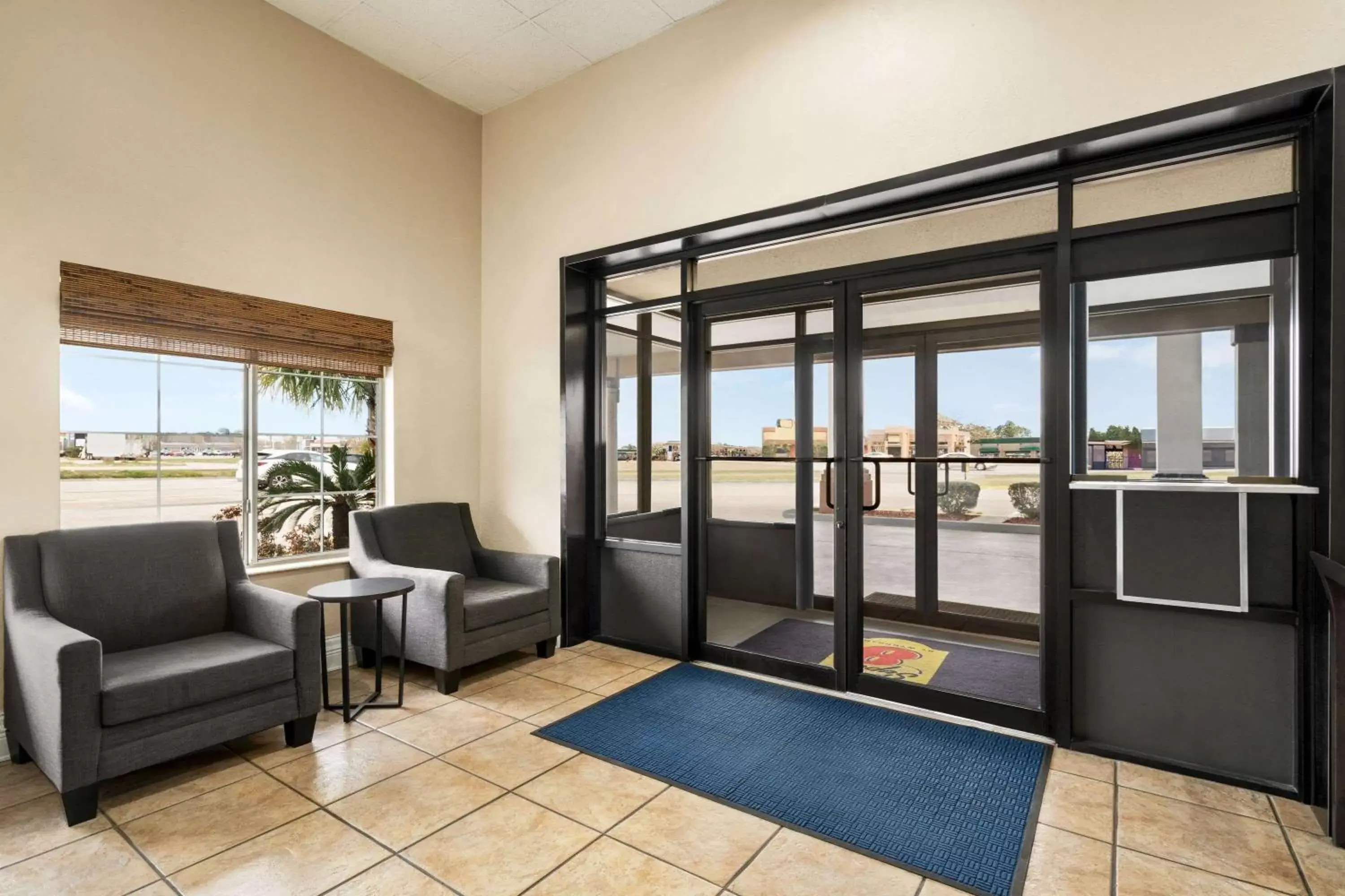 Lobby or reception, Seating Area in Super 8 by Wyndham Gulfport Near Biloxi