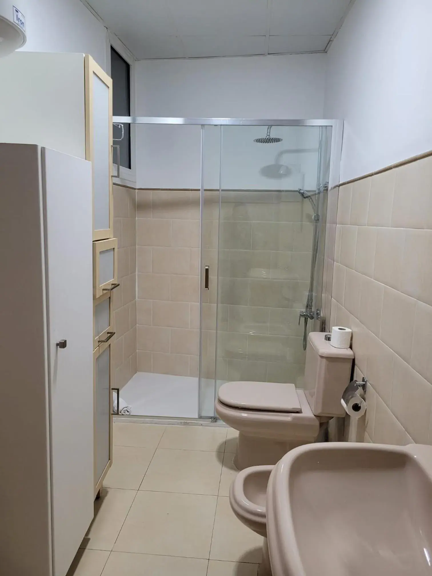 Shower, Bathroom in Living Valencia Apartments - Merced