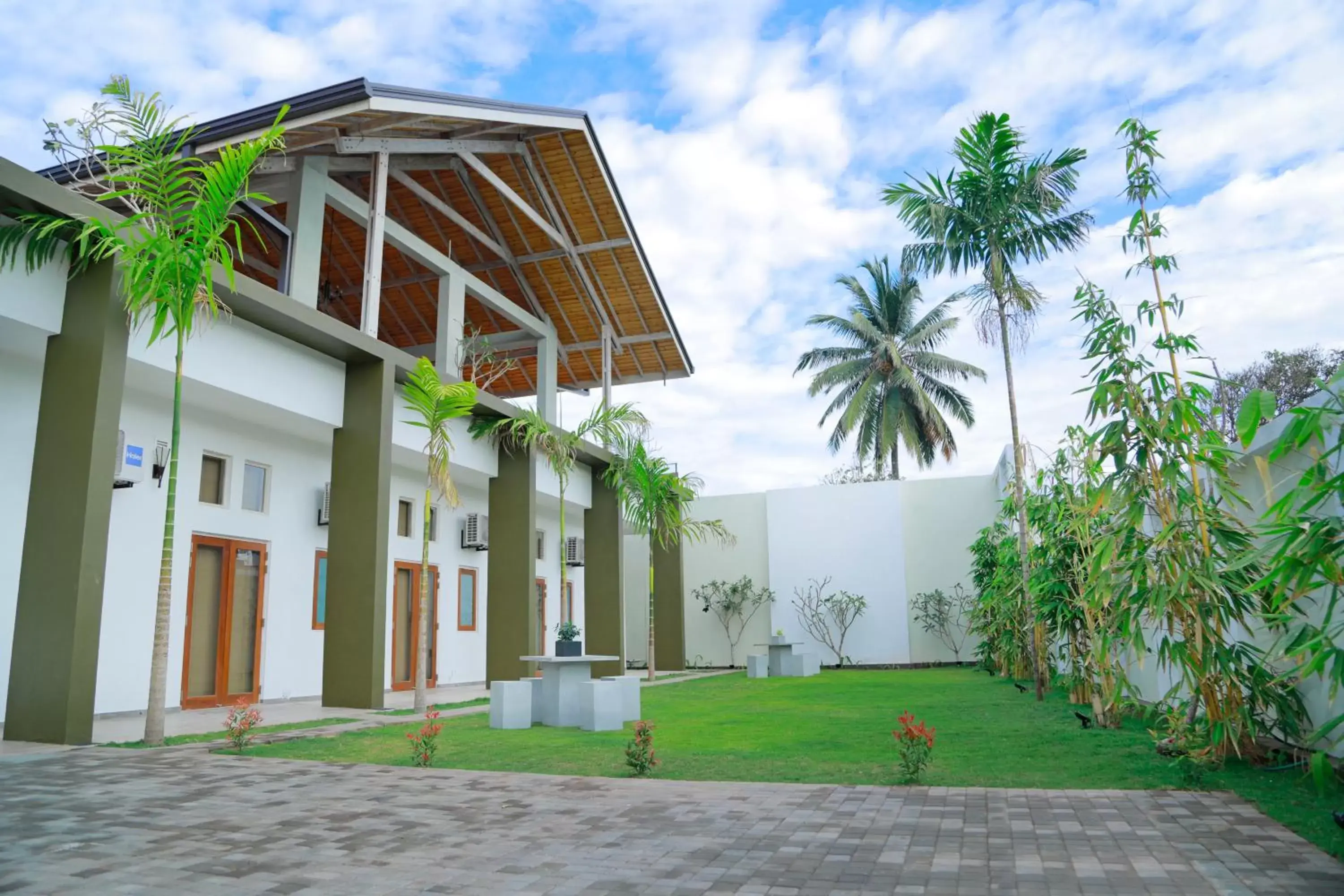 Garden, Property Building in Hotel Cloud 9 Negombo