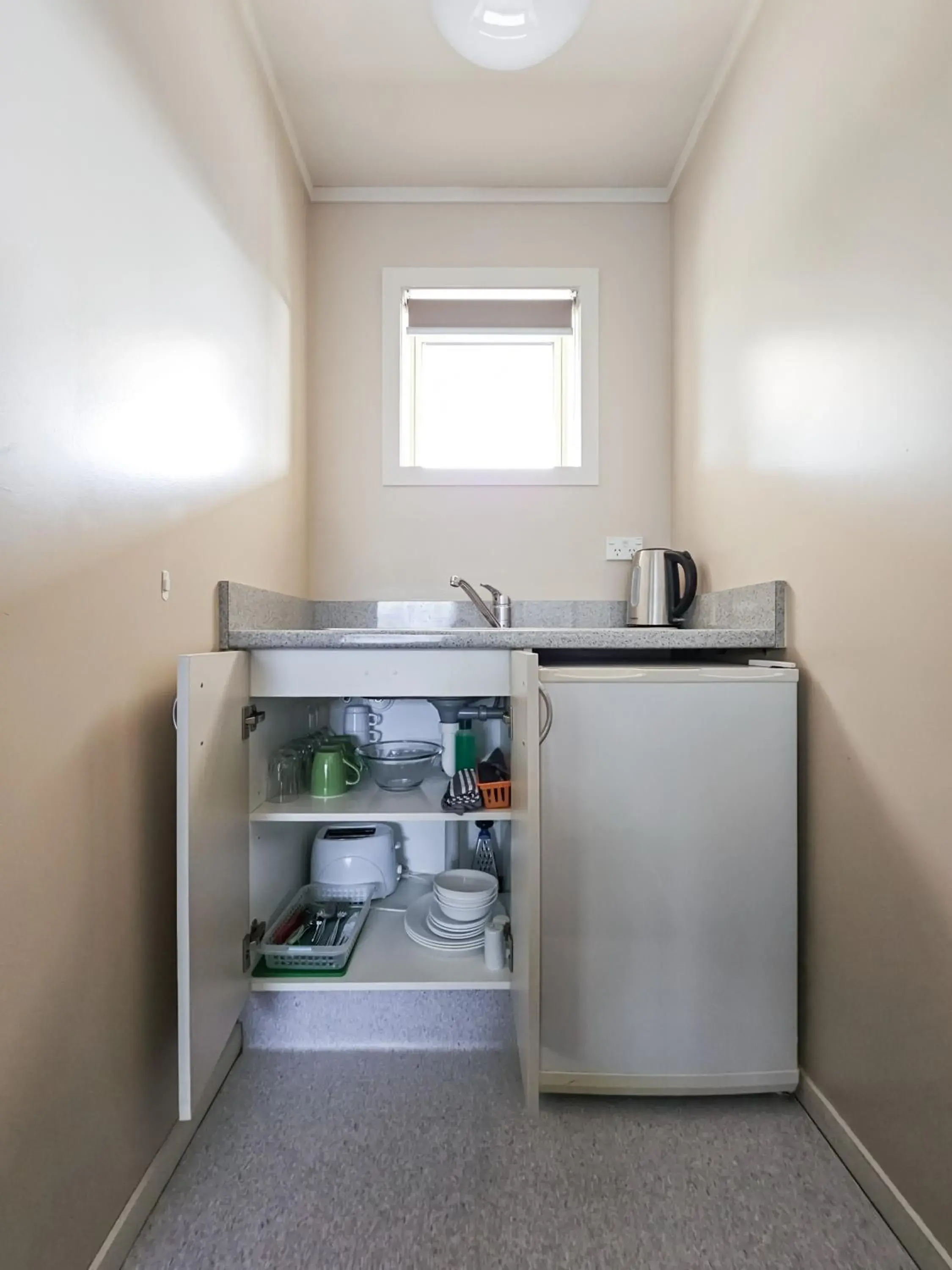 Kitchen/Kitchenette in Captain Cook Motor Lodge