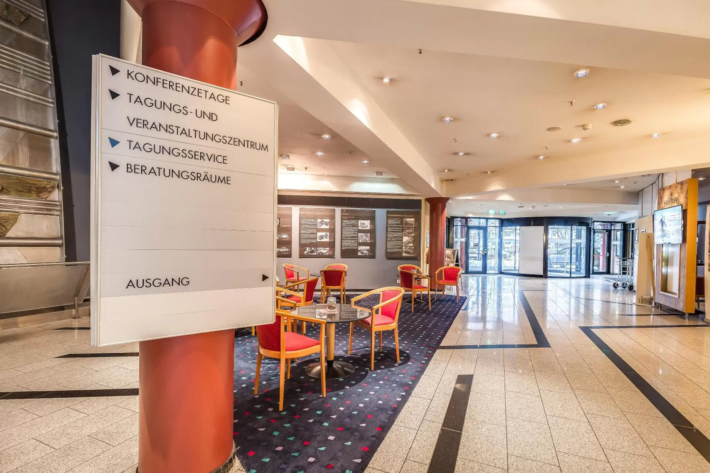 Lobby or reception, Restaurant/Places to Eat in Dorint Kongresshotel Chemnitz