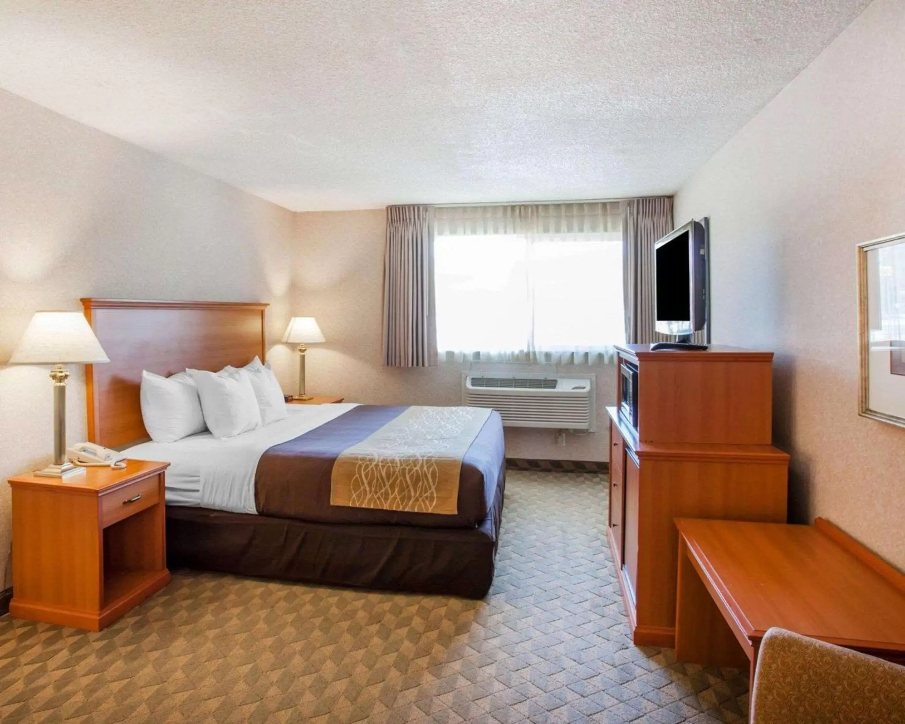 Photo of the whole room in Comfort Inn Kirkland