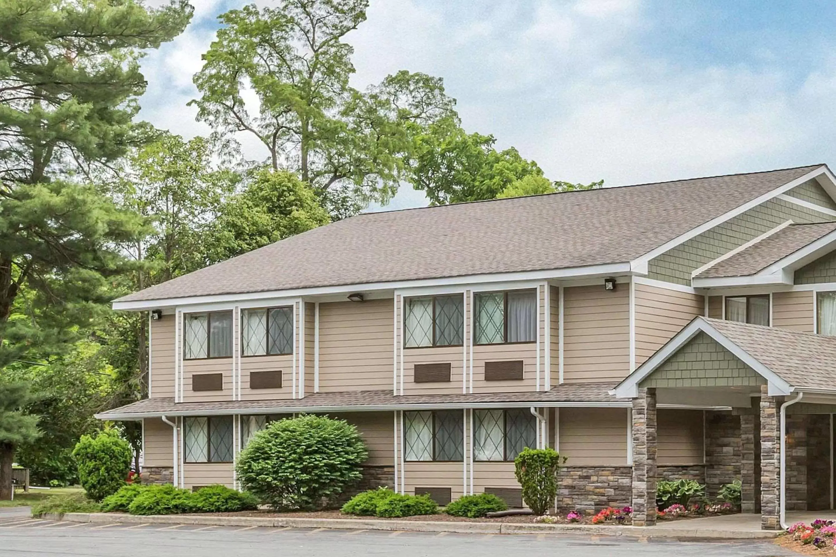 Property Building in Quality Inn Hyde Park Poughkeepsie North