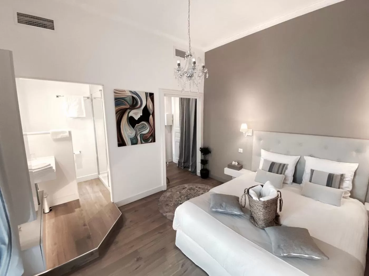 Photo of the whole room, Bed in La Domitia - Maison d'hôtes, massages & bien-être