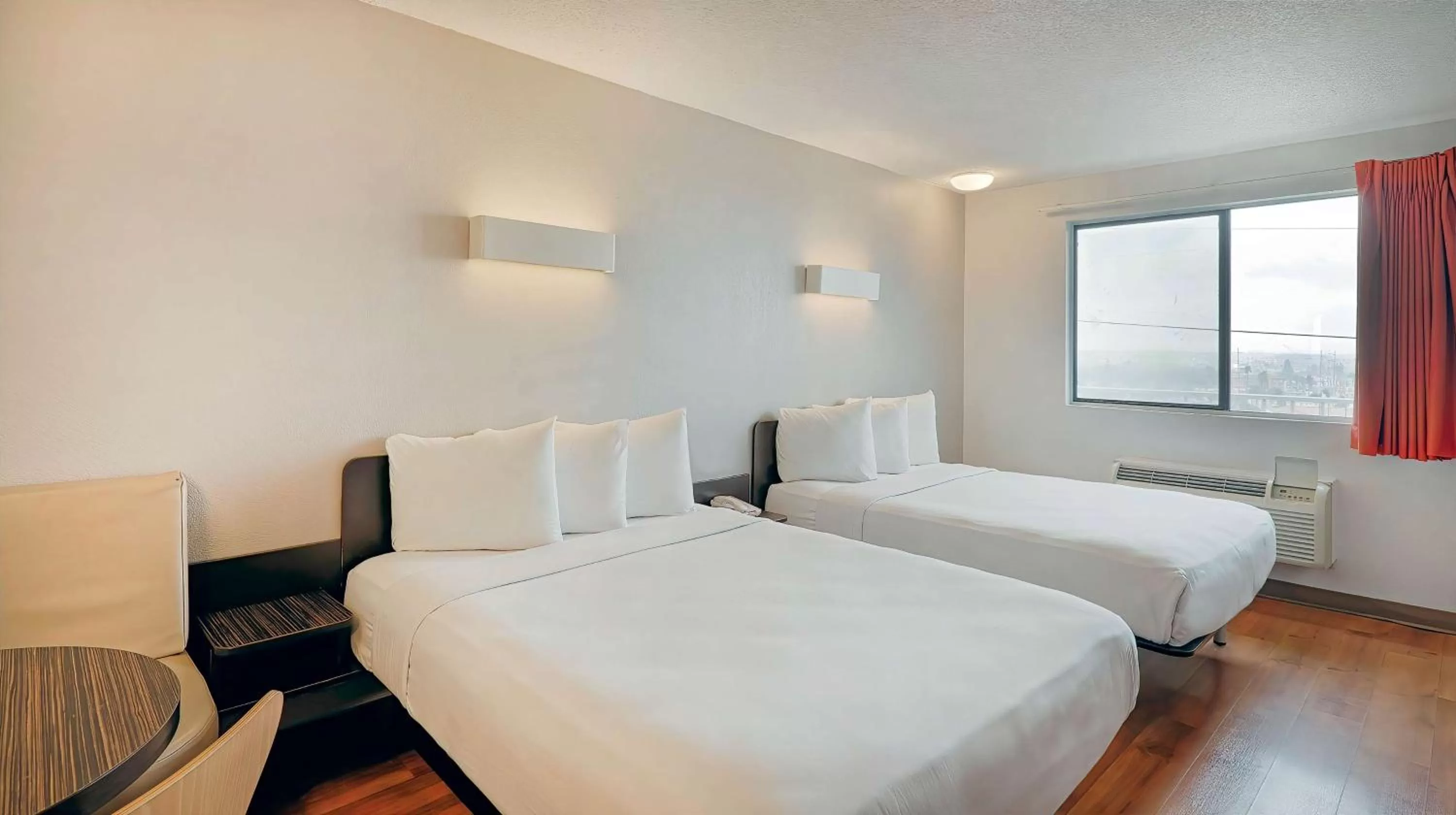 Bedroom, Bed in Motel 6-Los Angeles, CA - Los Angeles - LAX