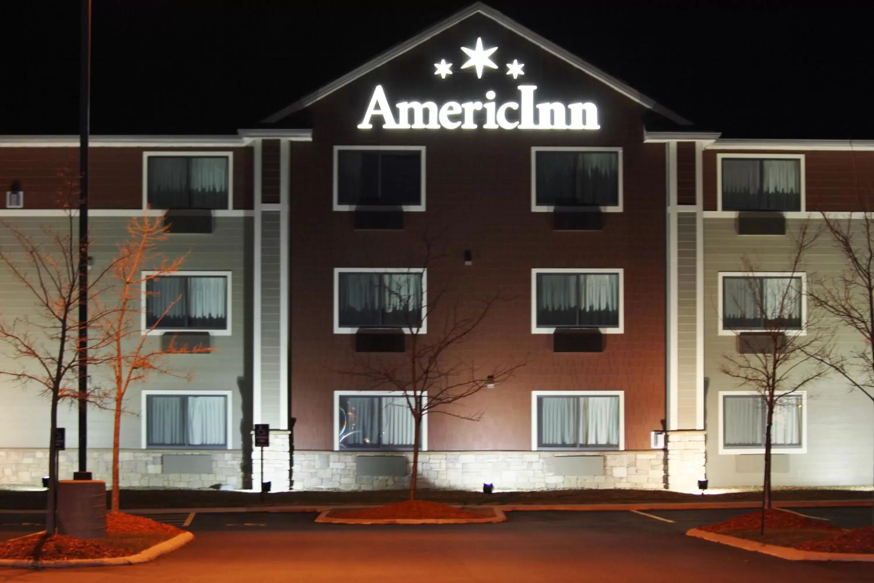 Property Building in AmericInn by Wyndham Cedar Rapids Airport