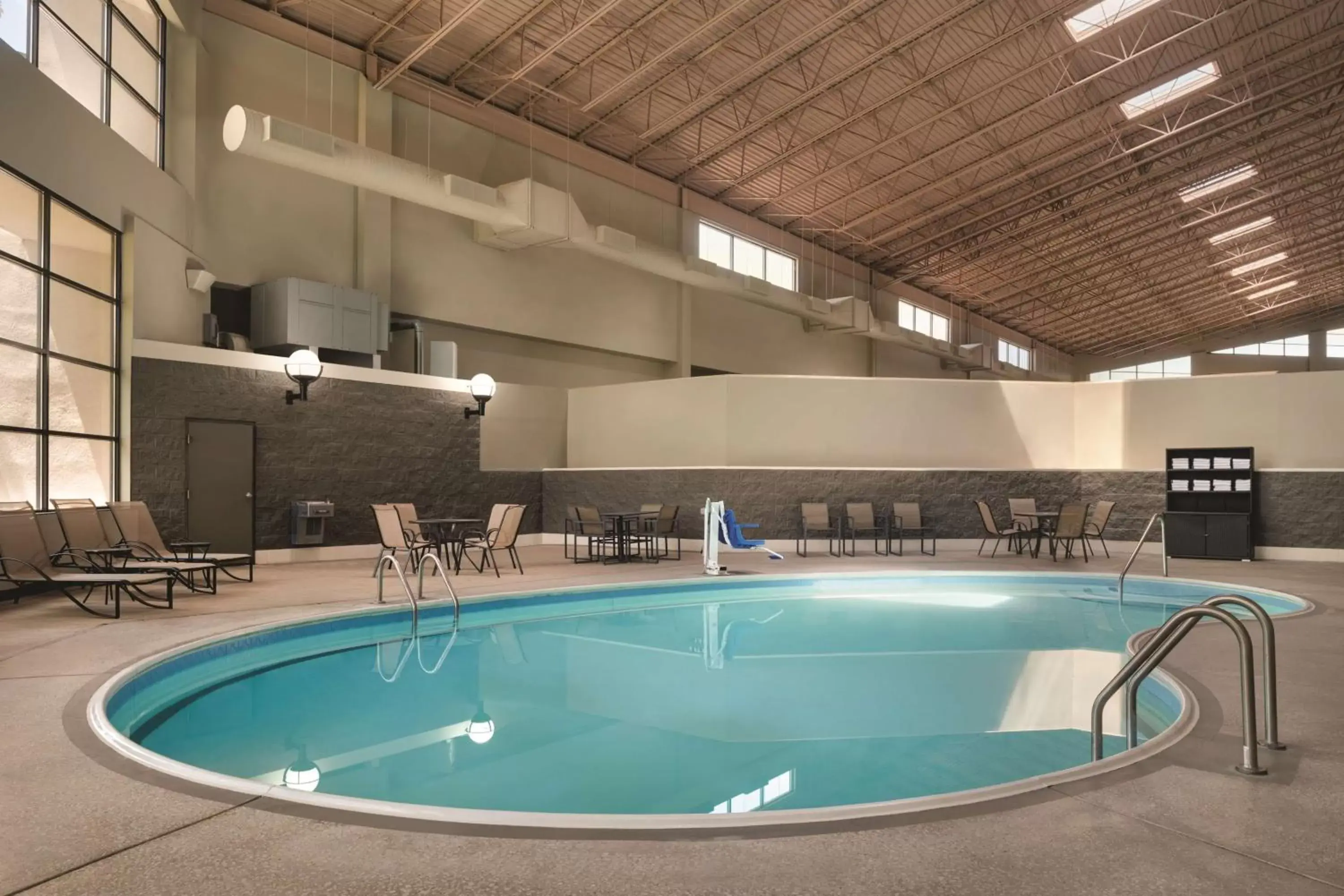 On site, Swimming Pool in Wyndham Garden Conference Center Champaign - Urbana