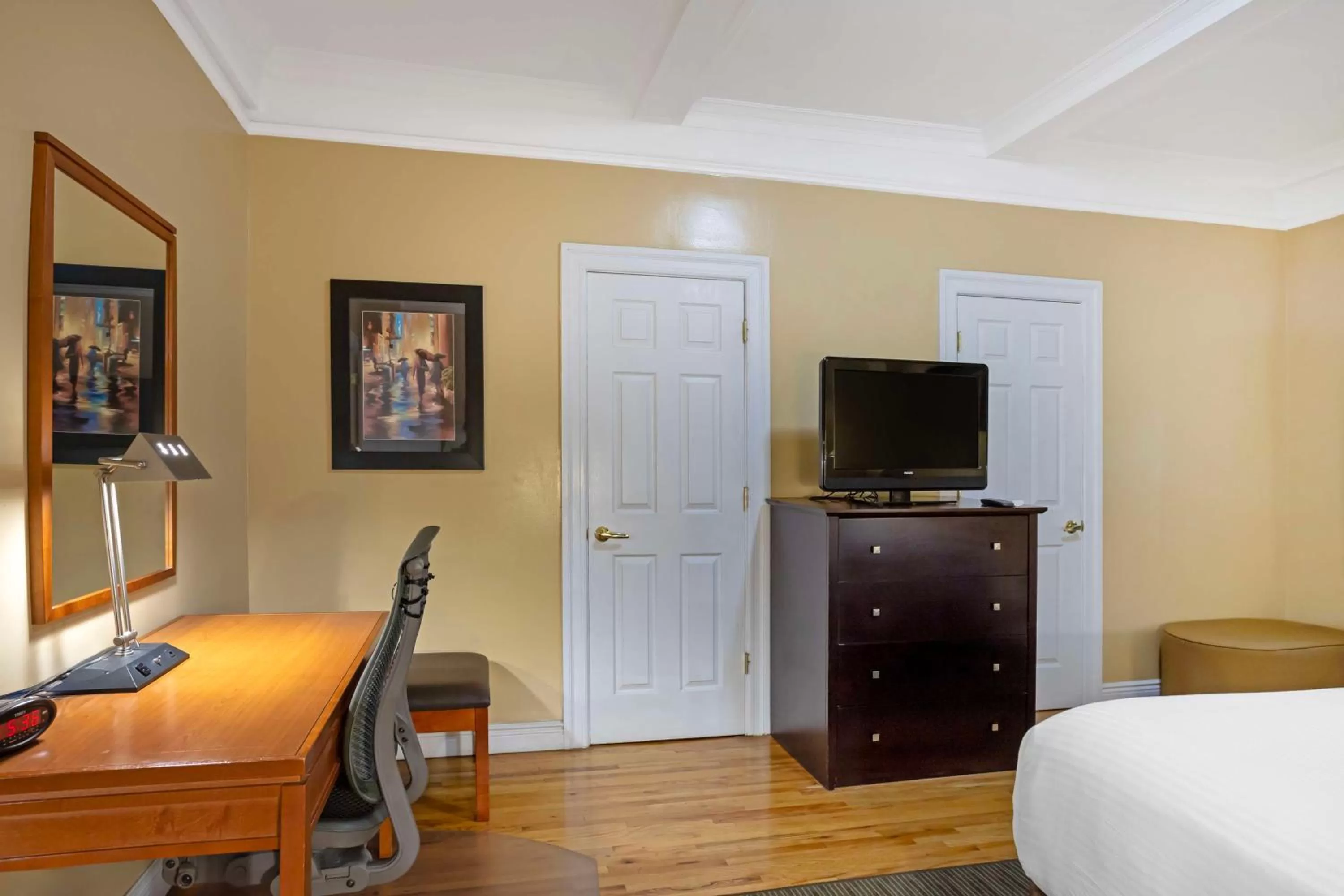 Bedroom, Bed in Best Western Plus Hospitality House Suites