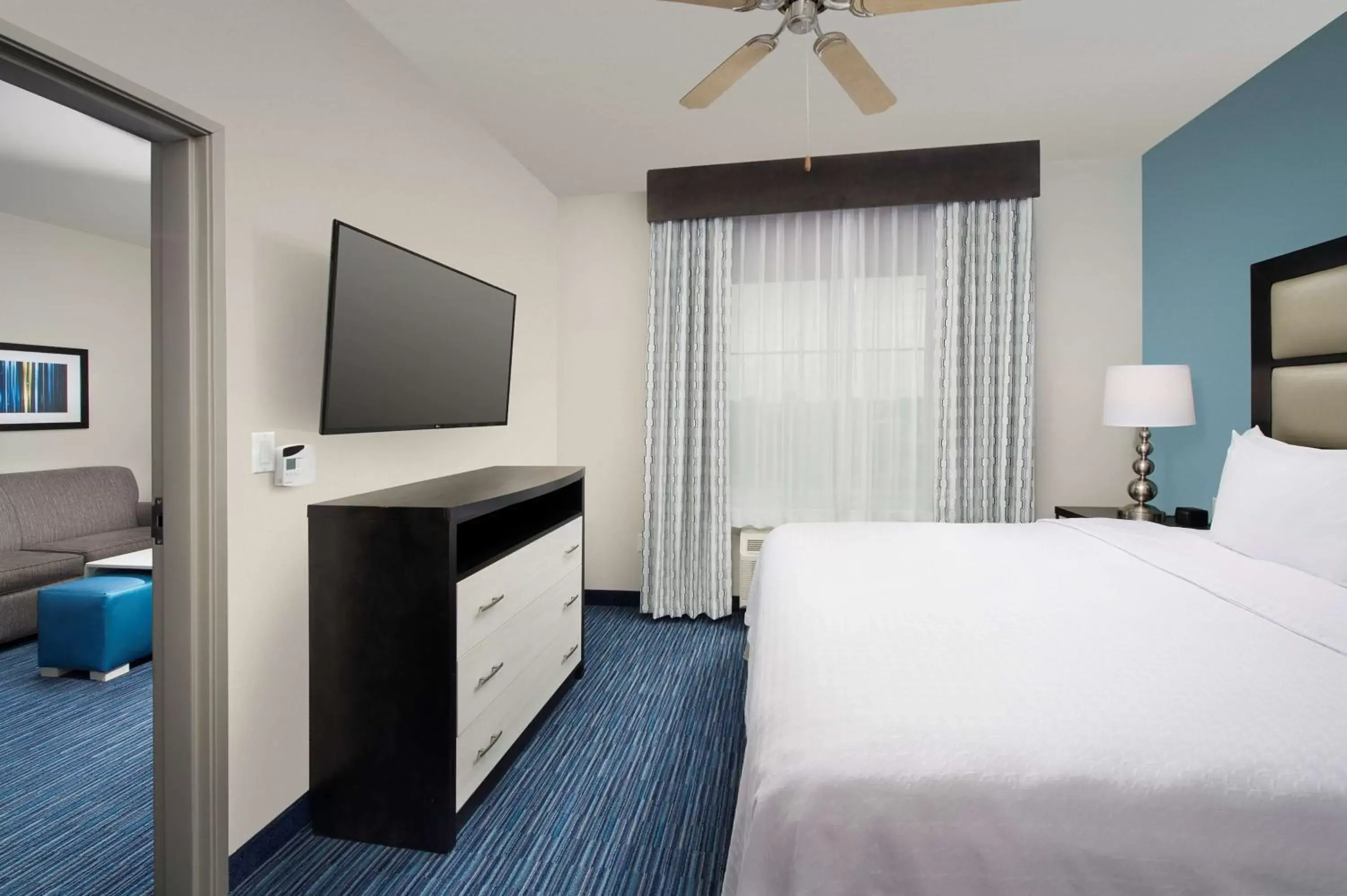 Bed, TV/Entertainment Center in Homewood Suites by Hilton Metairie New Orleans