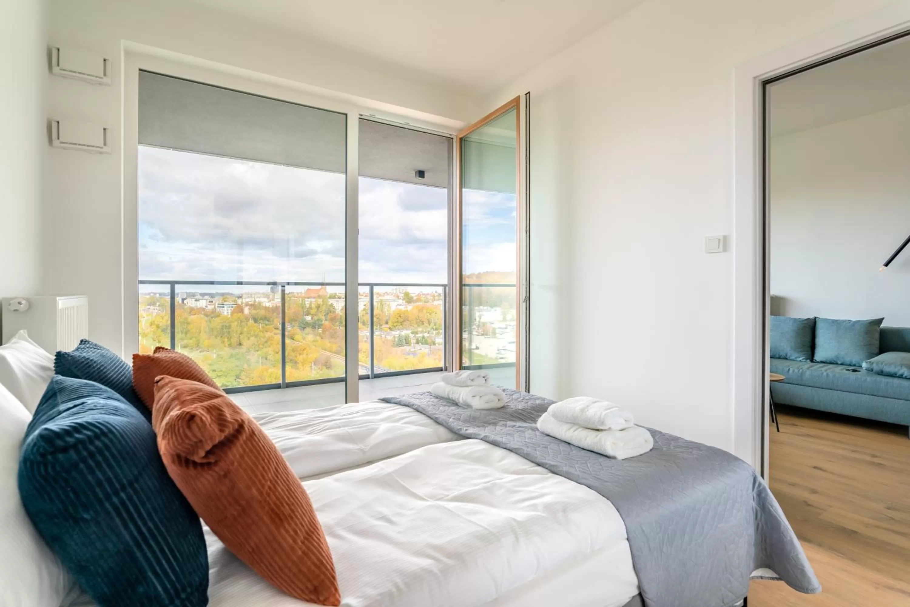 Bed in Symphony Modern Tower Apartamenty