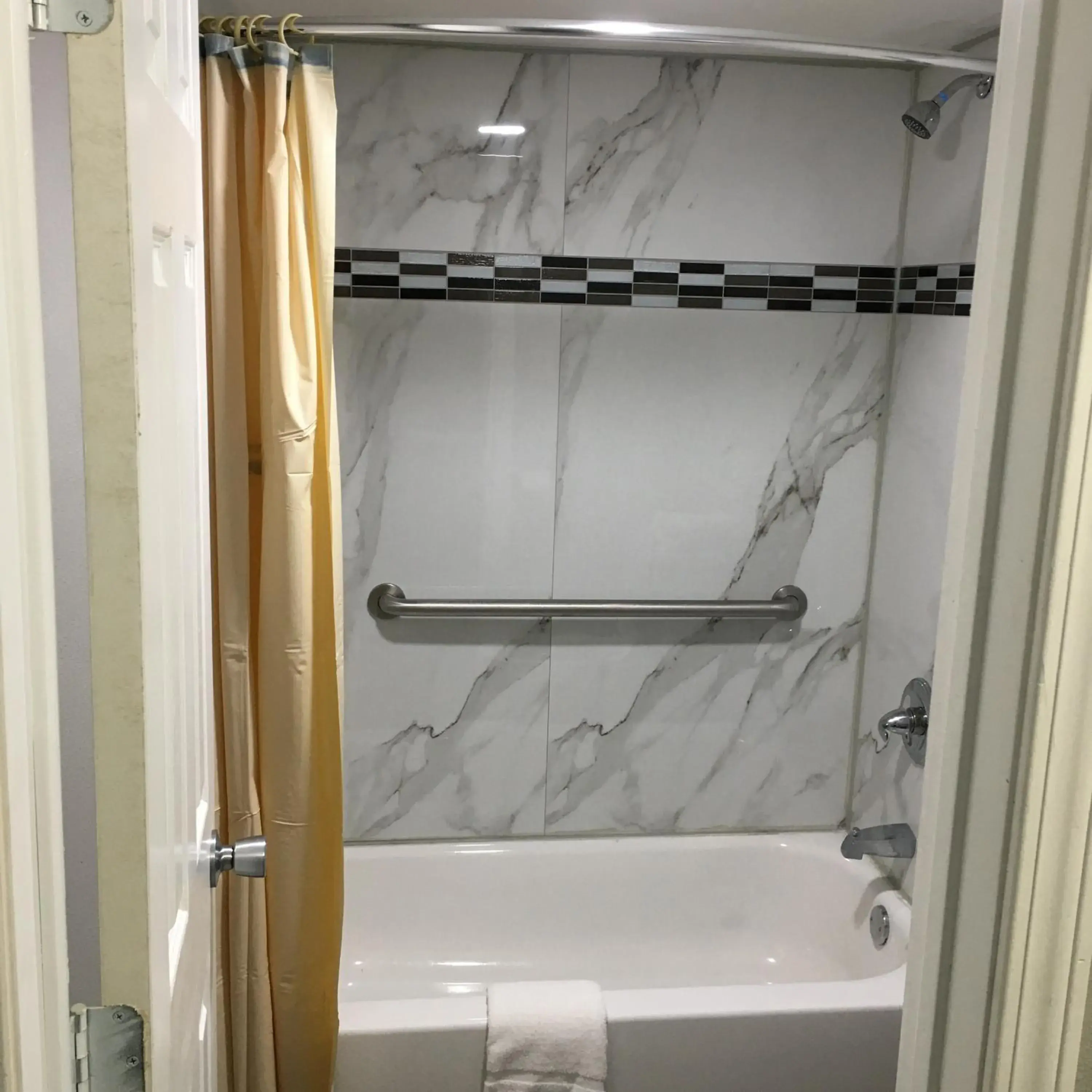Bath, Bathroom in Travel Inn & Suites