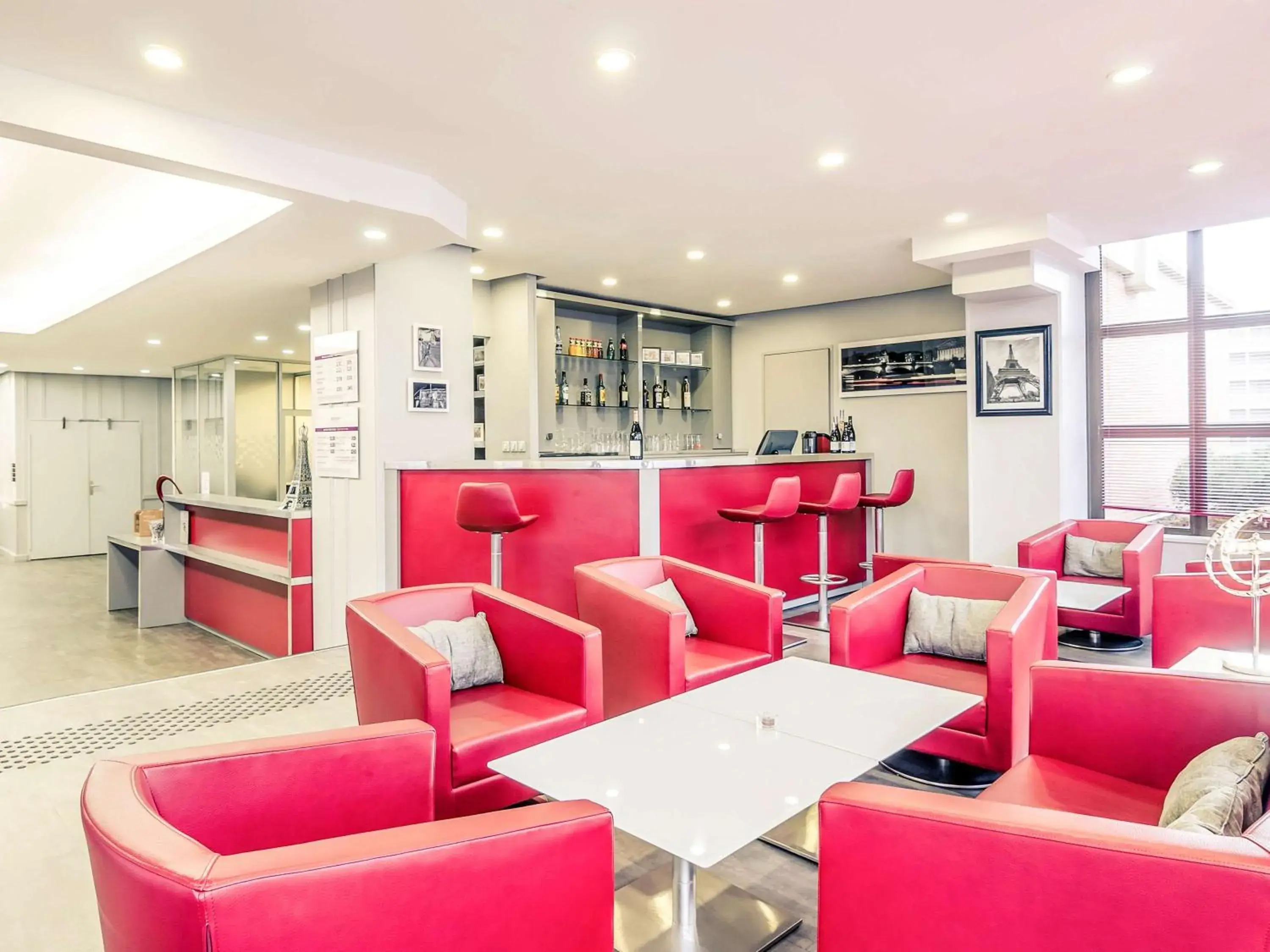 Lounge or bar, Lounge/Bar in Mercure Cergy Pontoise Centre