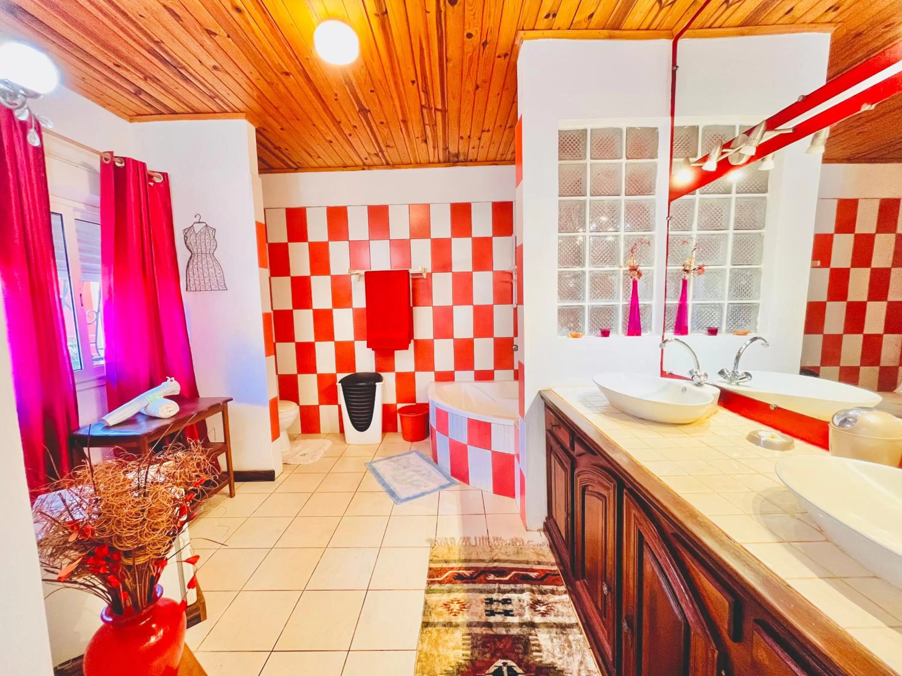 Bathroom in Régina Lodge Diégo Suarez Madagascar