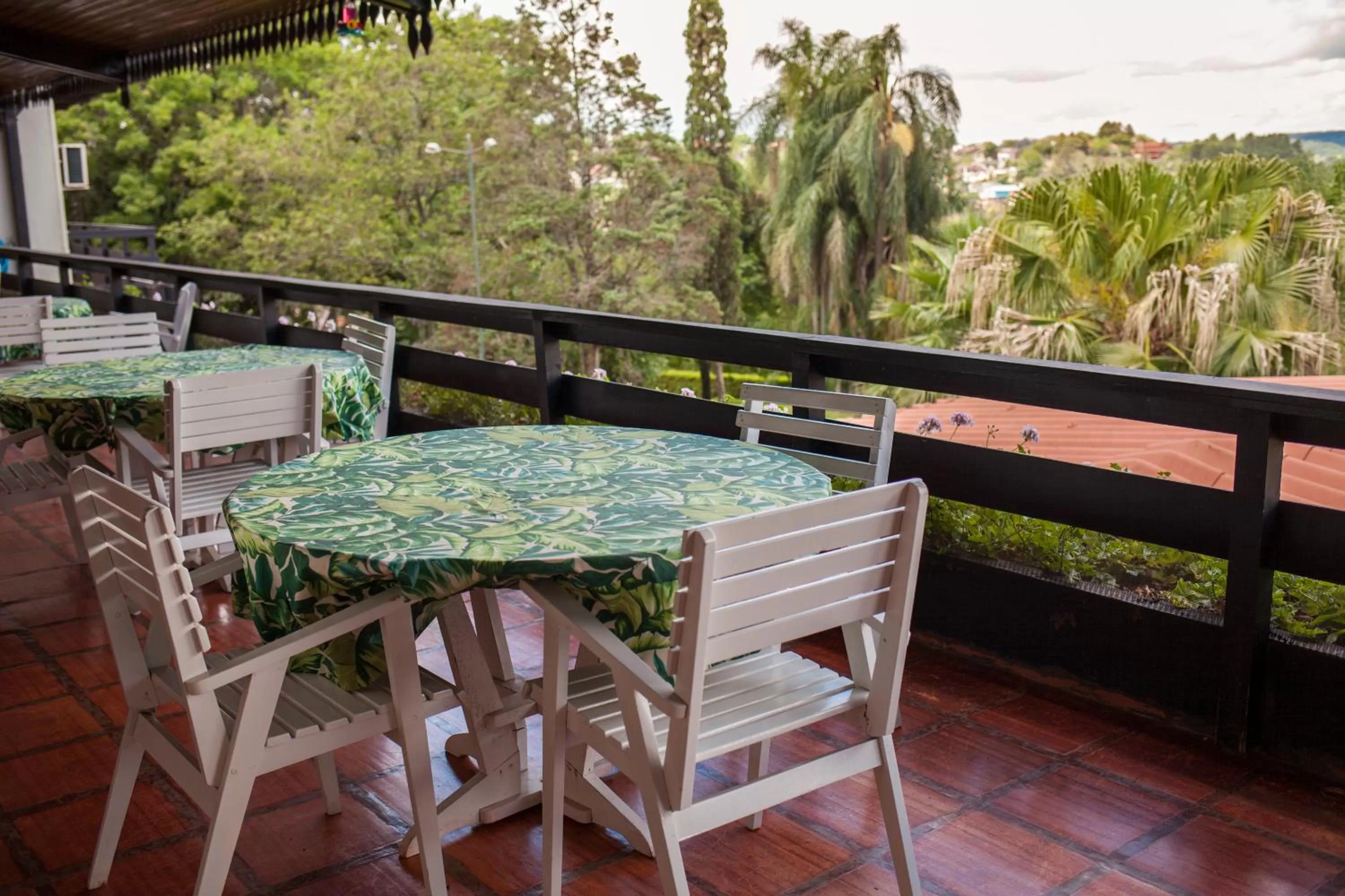 Restaurant/places to eat, Balcony/Terrace in Elsenau Hotel