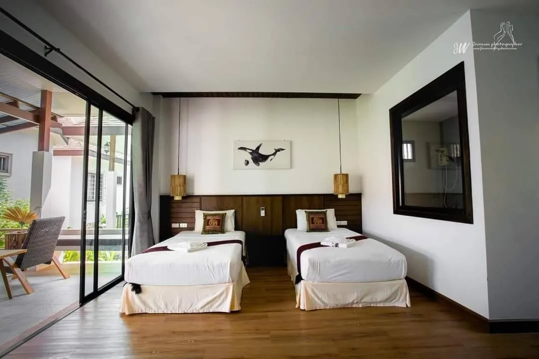 Bed in Lanta Villa Resort