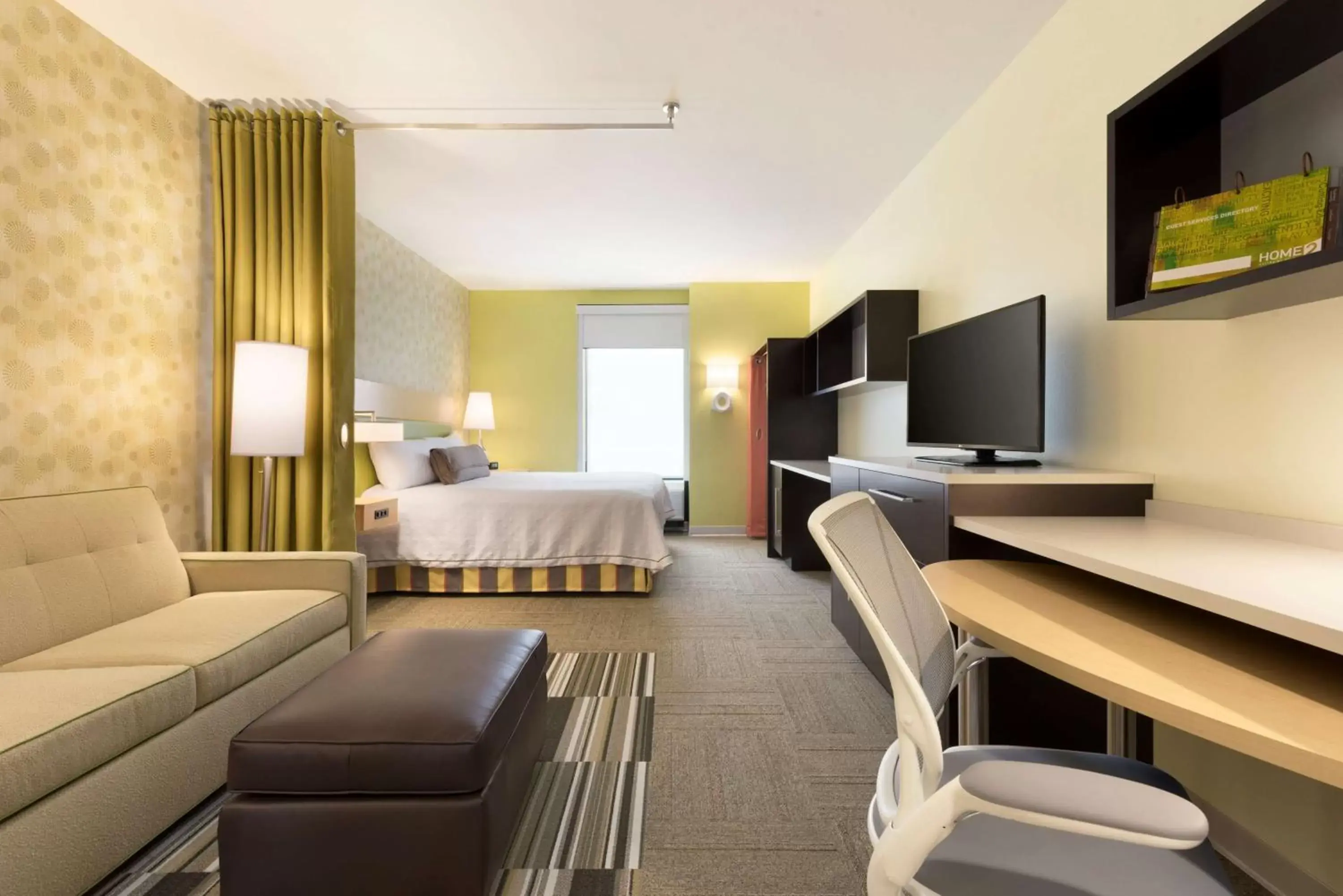 Bedroom, TV/Entertainment Center in Home2 Suites By Hilton La Crosse