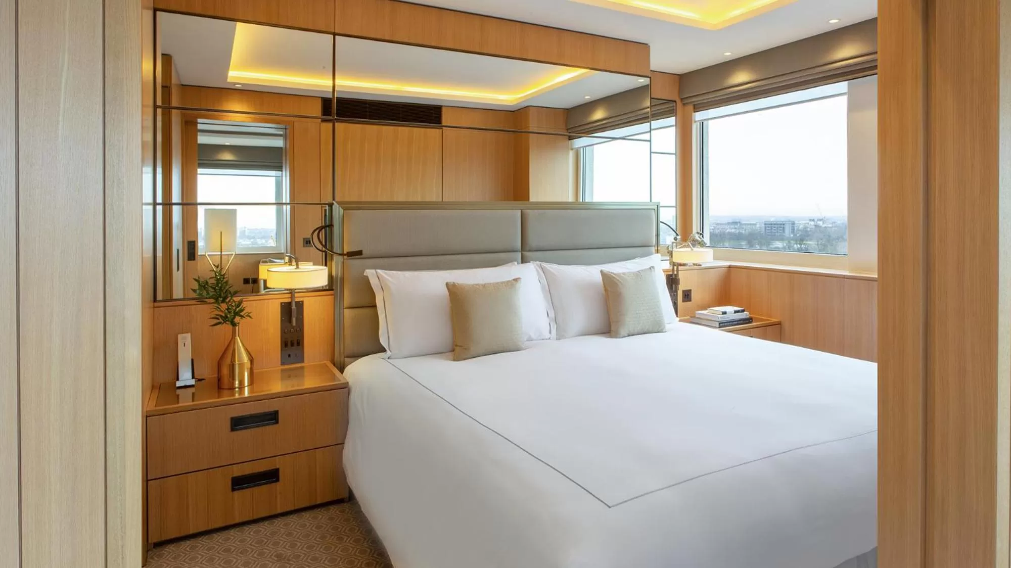 Bedroom, Bed in Royal Lancaster London