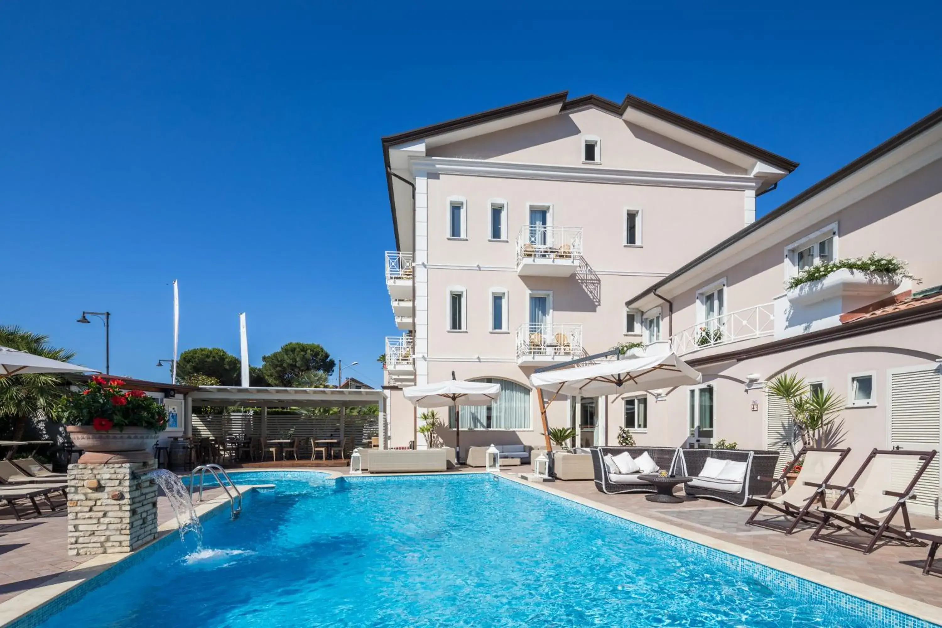 Swimming Pool in Hotel Luna