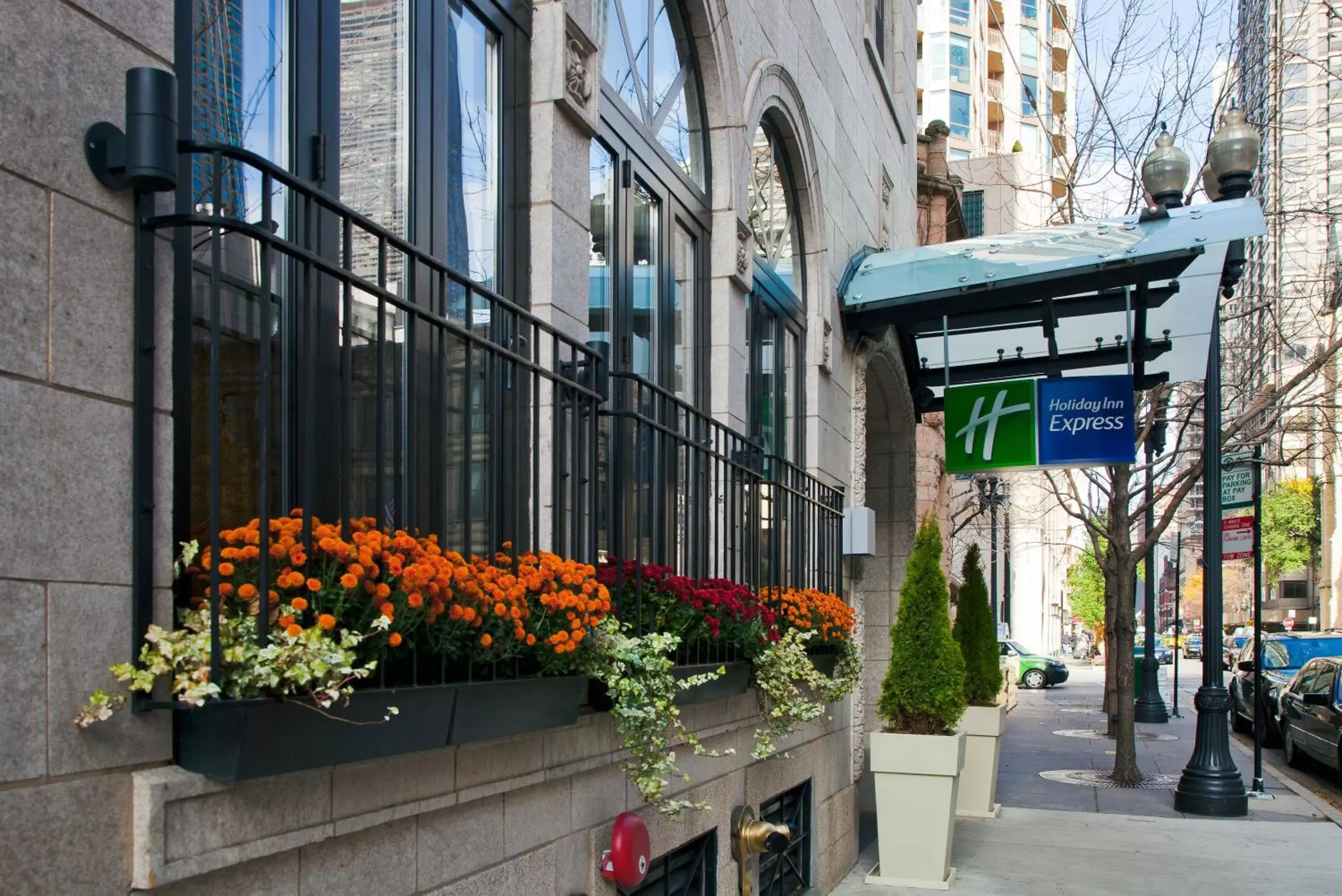 Property building in Holiday Inn Express Chicago - Magnificent Mile, an IHG Hotel