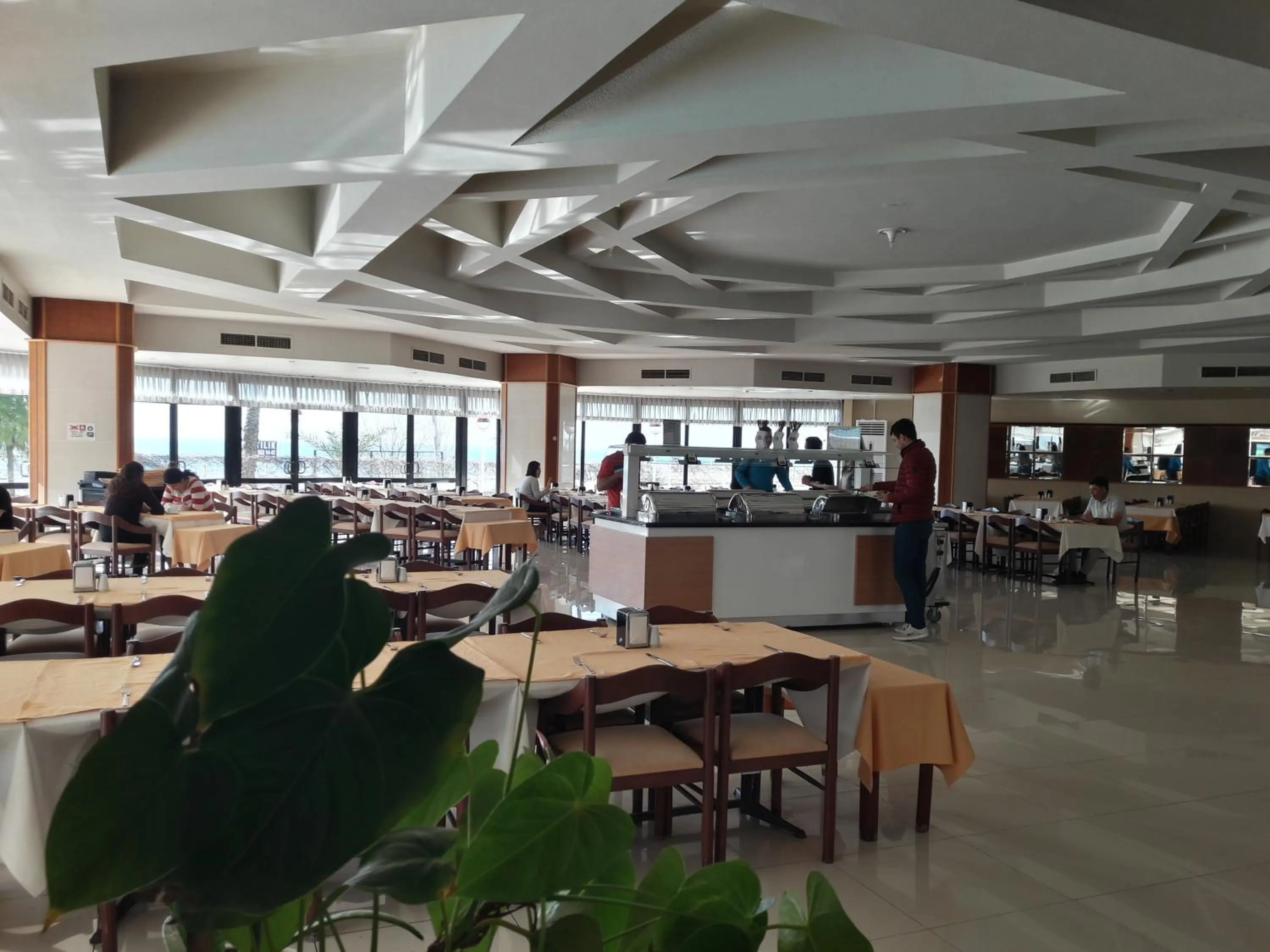 Meals in Cender Hotel