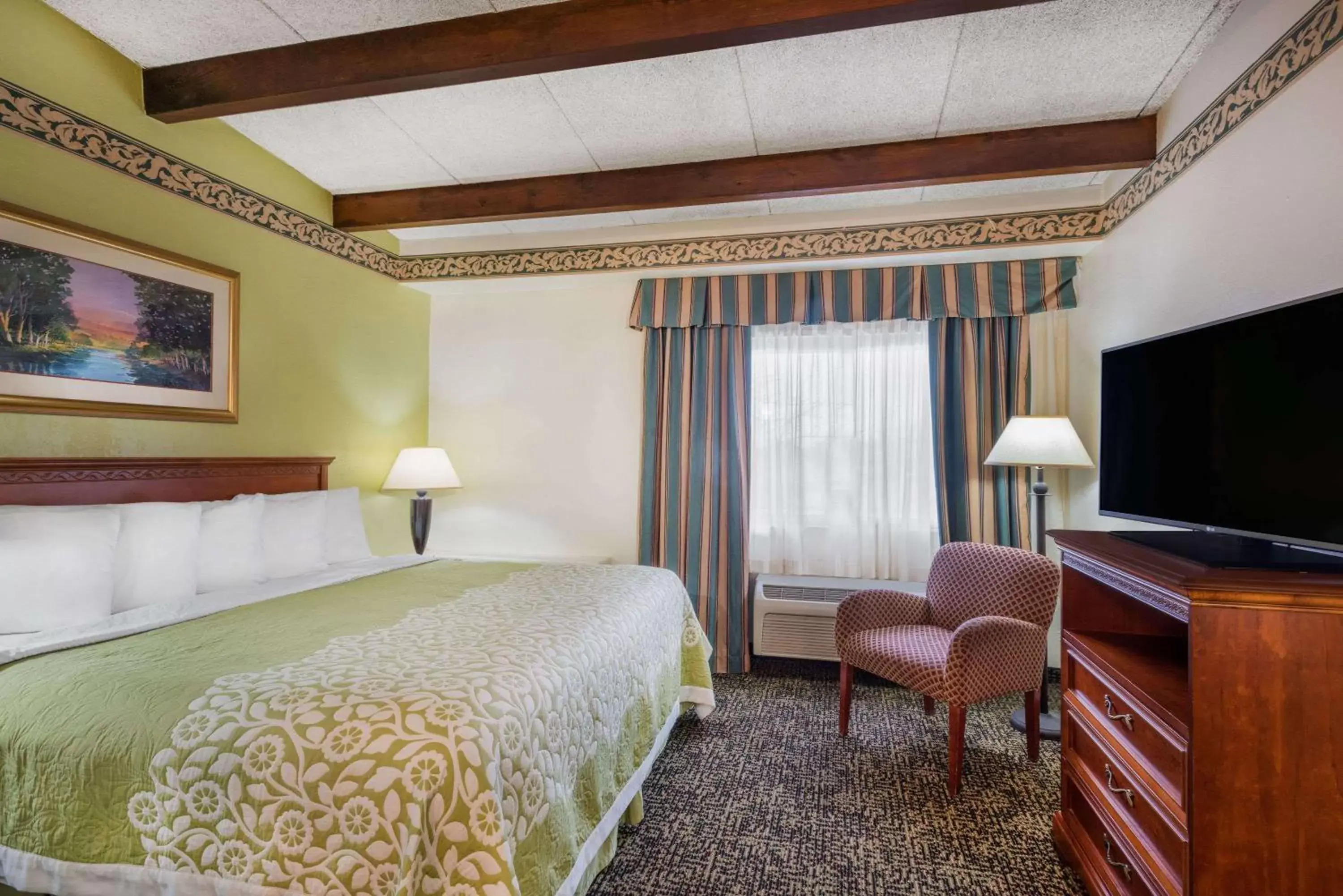 Photo of the whole room, Bed in Days Inn by Wyndham Rutland/Killington Area