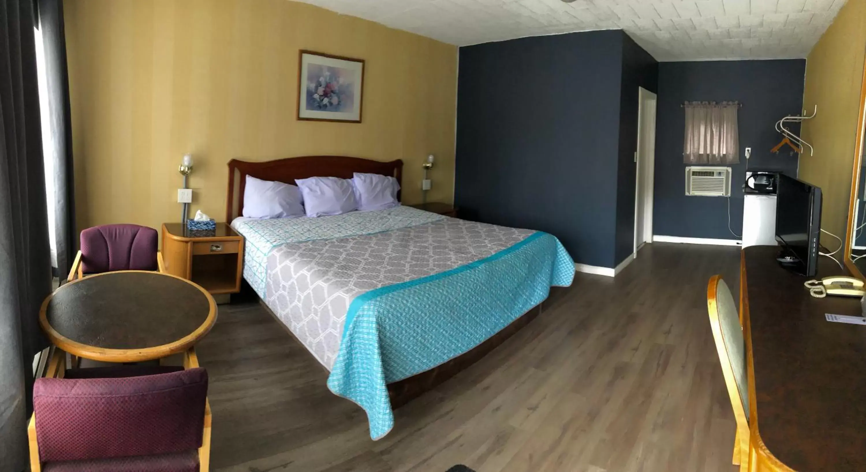 Bedroom, Bed in Advance Inn