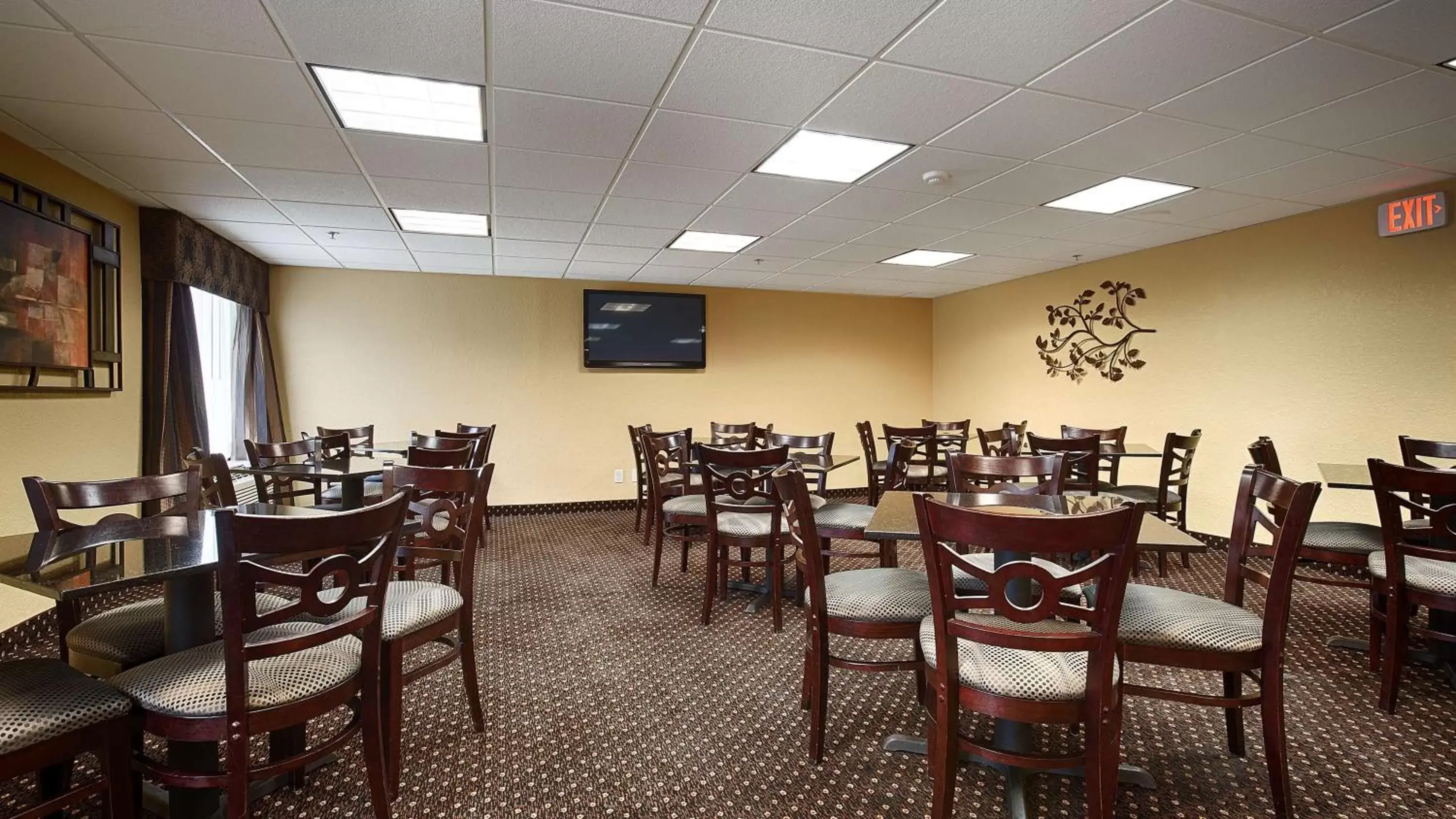 Restaurant/Places to Eat in Best Western Plus Parkway Hotel