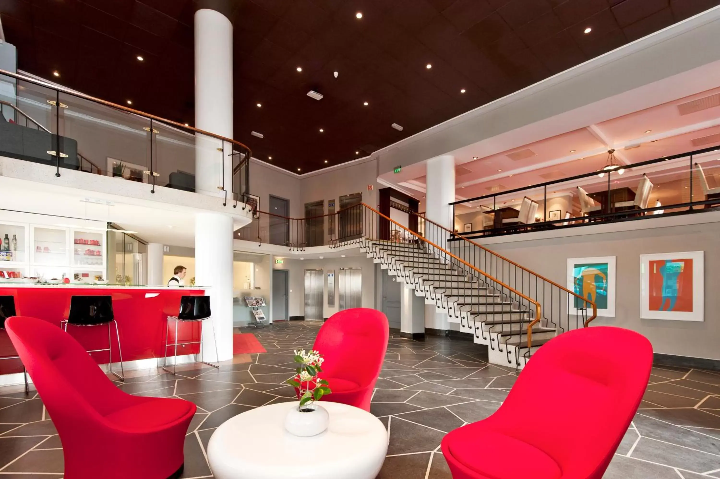 Lounge or bar in Thon Partner Hotel Saga Lounge or bar in Thon Partner Hotel Saga