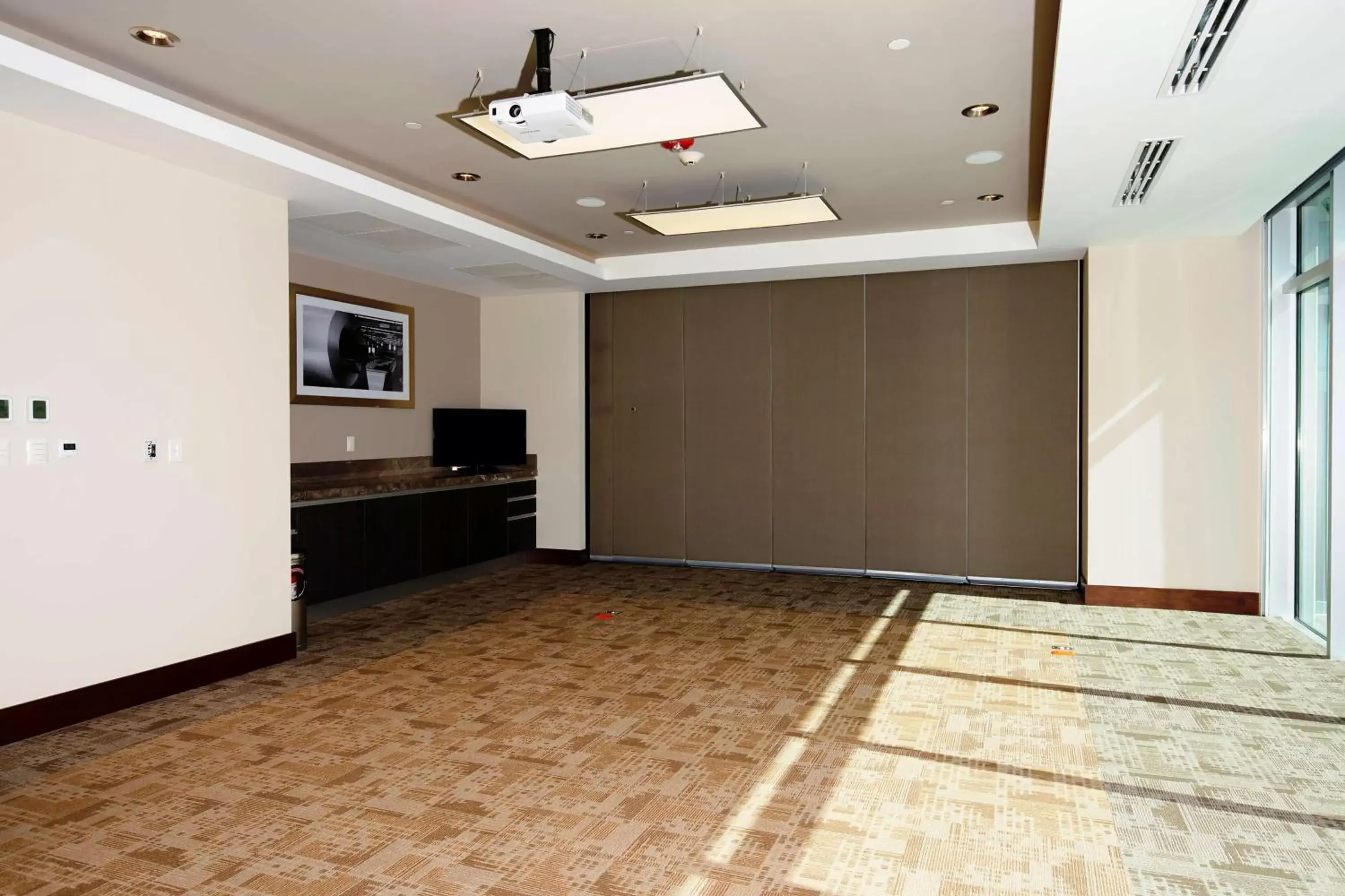Meeting/conference room in Hampton Inn by Hilton Leon