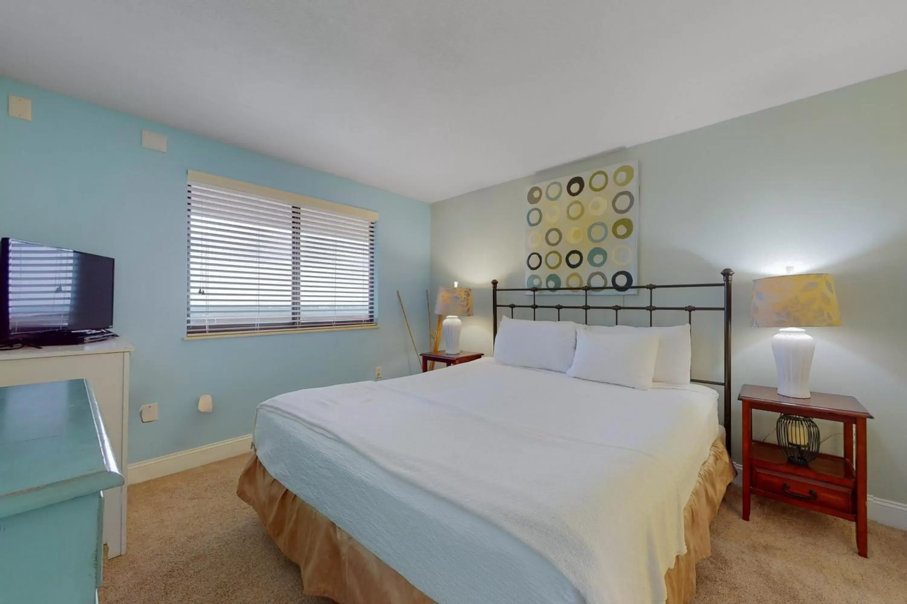 Bed in 1 Bed 2 Bath Apartment in SunDestin Beach Resort