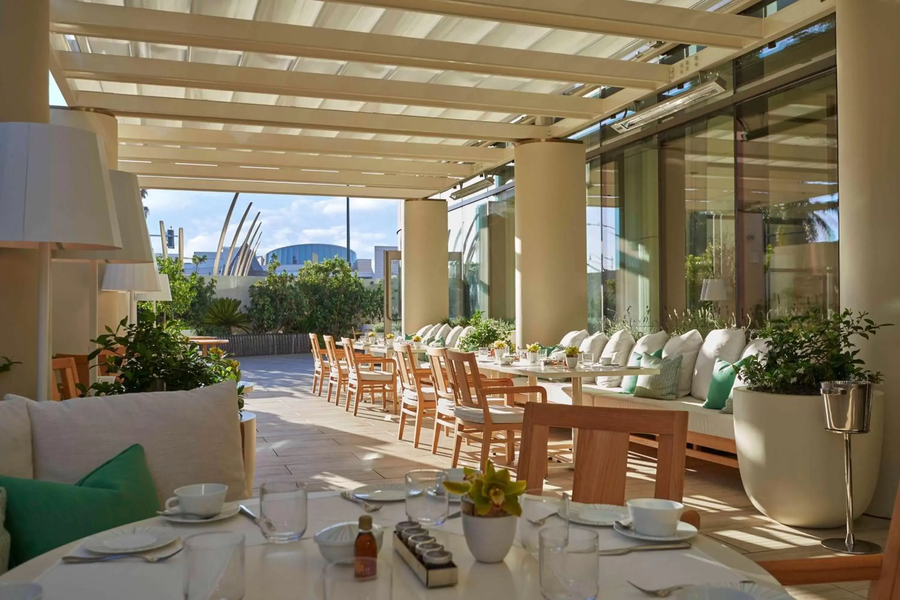Patio, Restaurant/Places to Eat in Waldorf Astoria Beverly Hills