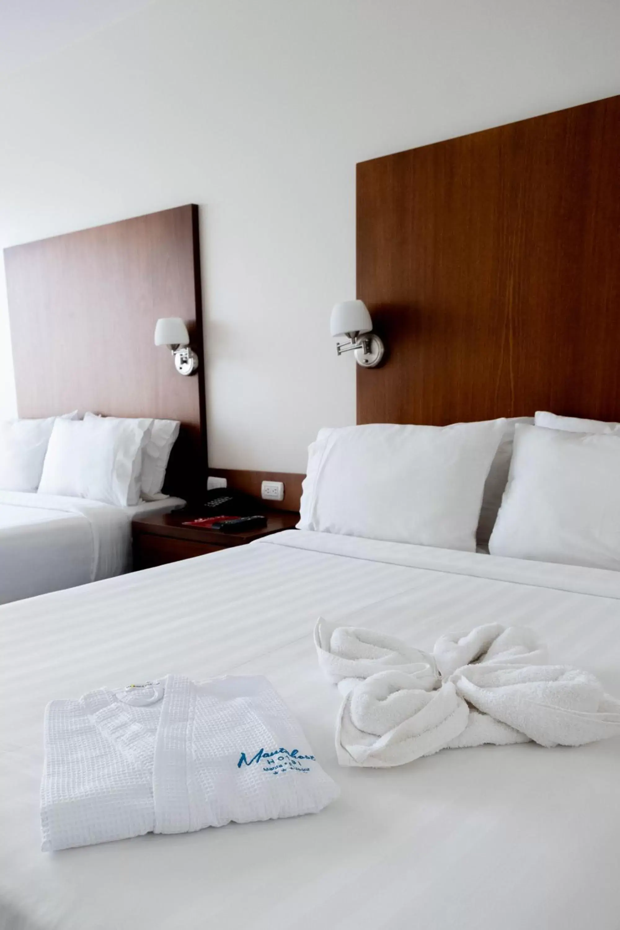 Property building, Bed in MantaHost Hotel