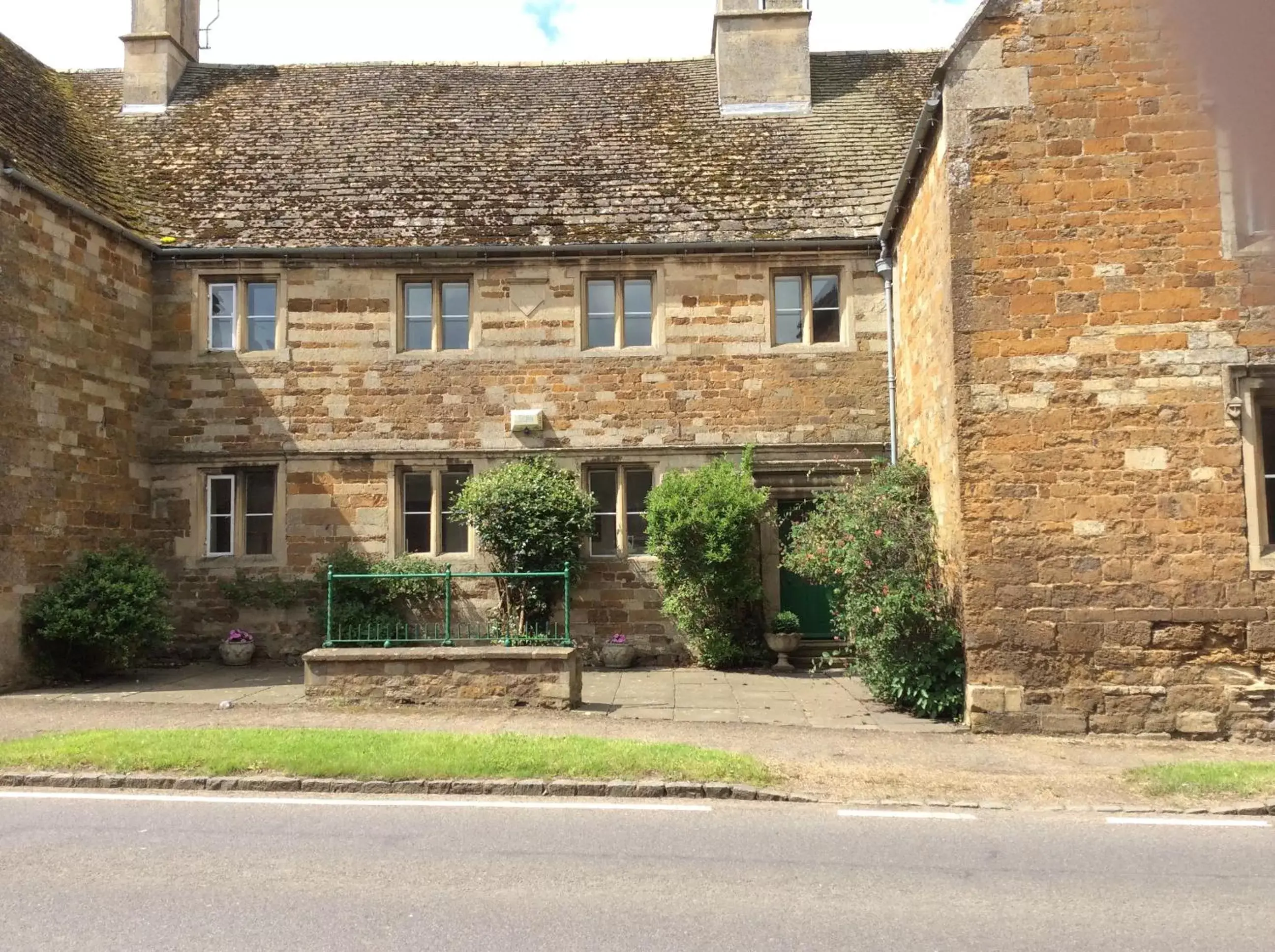 Facade/entrance, Property Building in Castle Farm House B&B