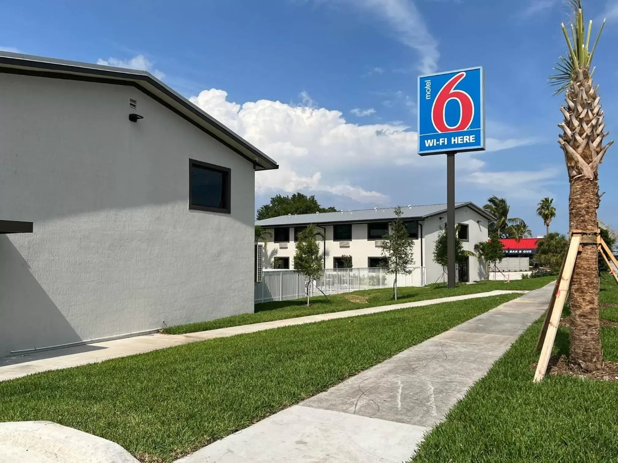 Property Building in Motel 6-Fort Lauderdale, FL