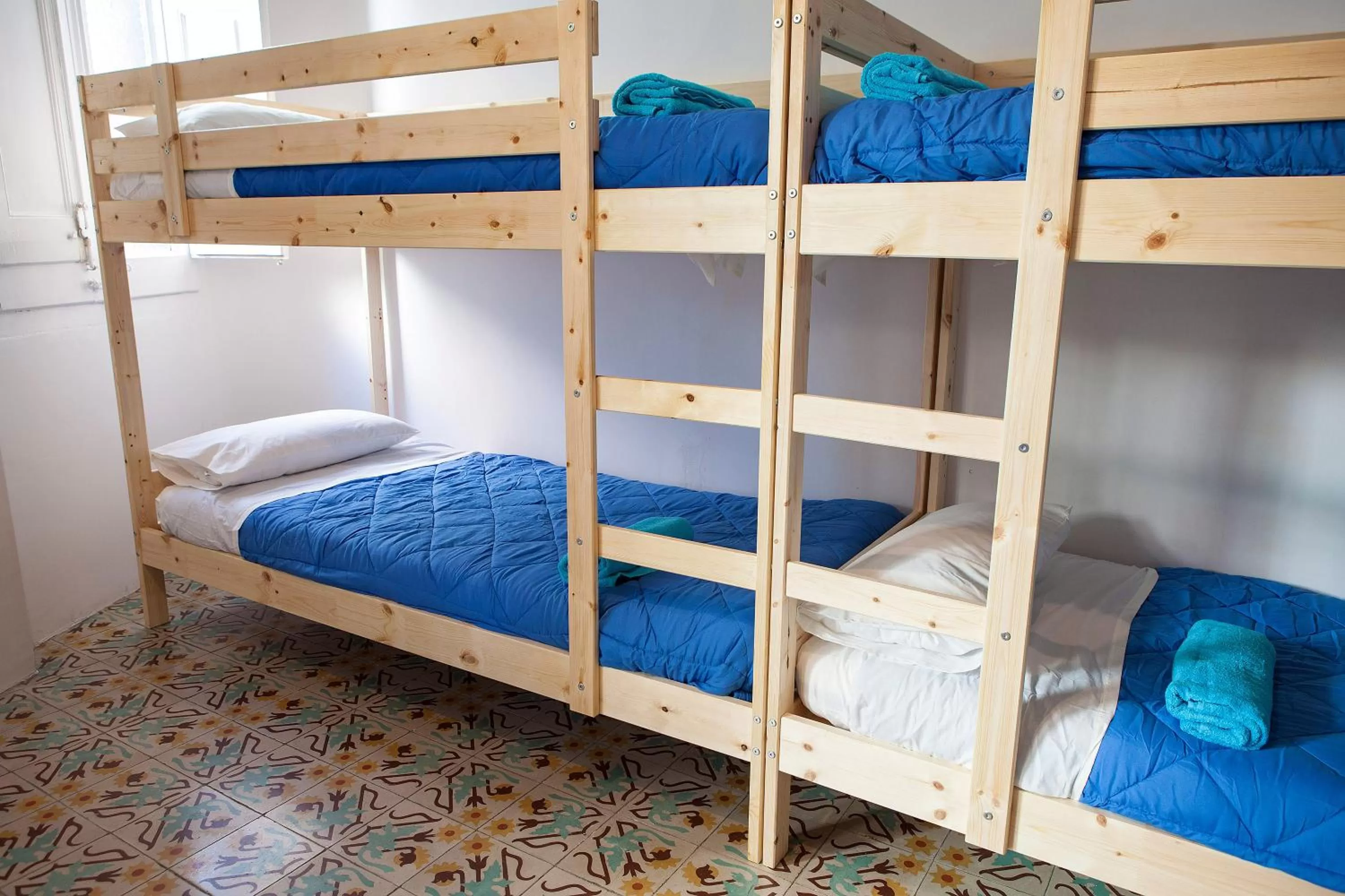 Property building, Bed in Bed in Girona
