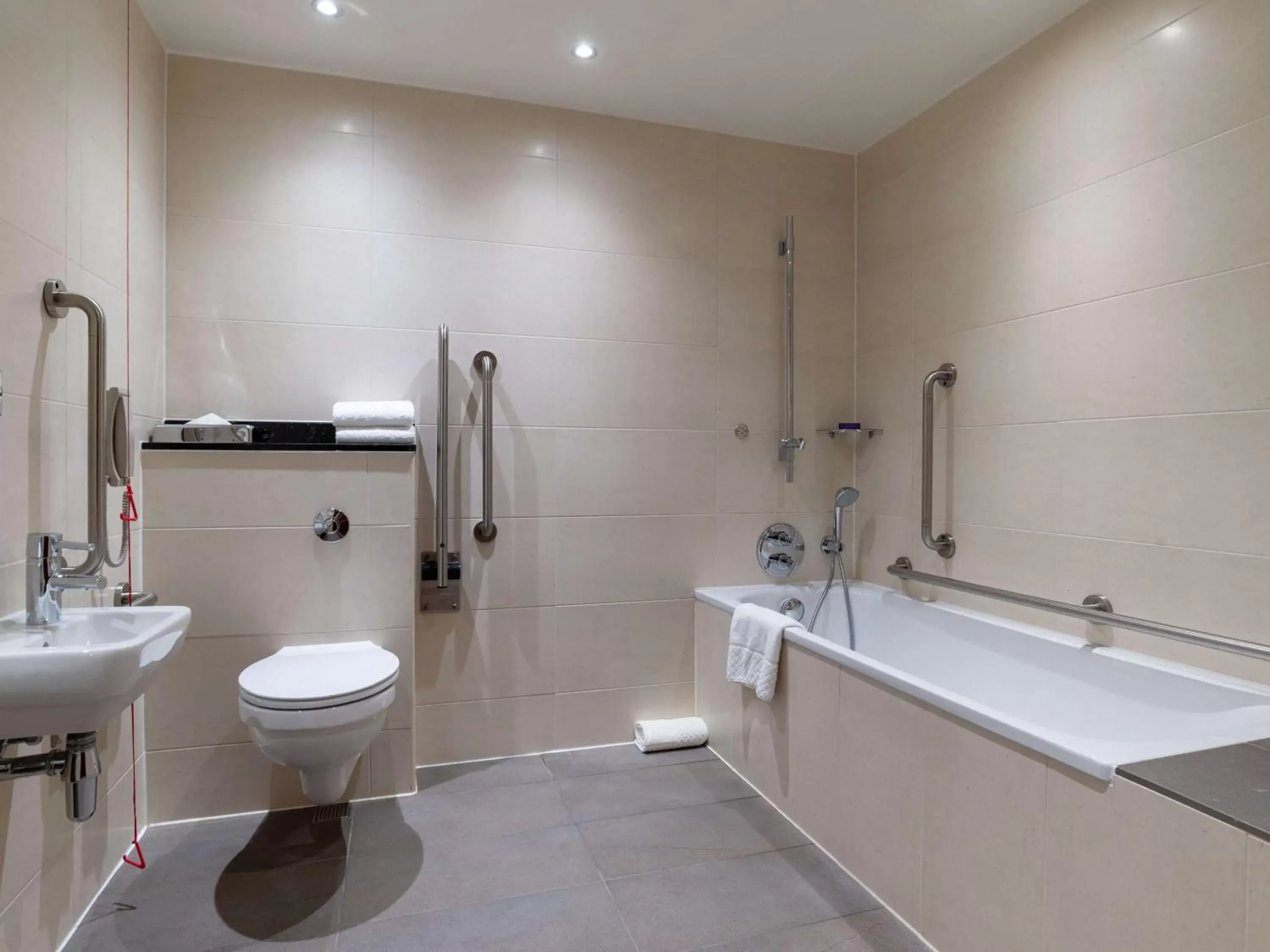 Bathroom in Sofitel London Heathrow