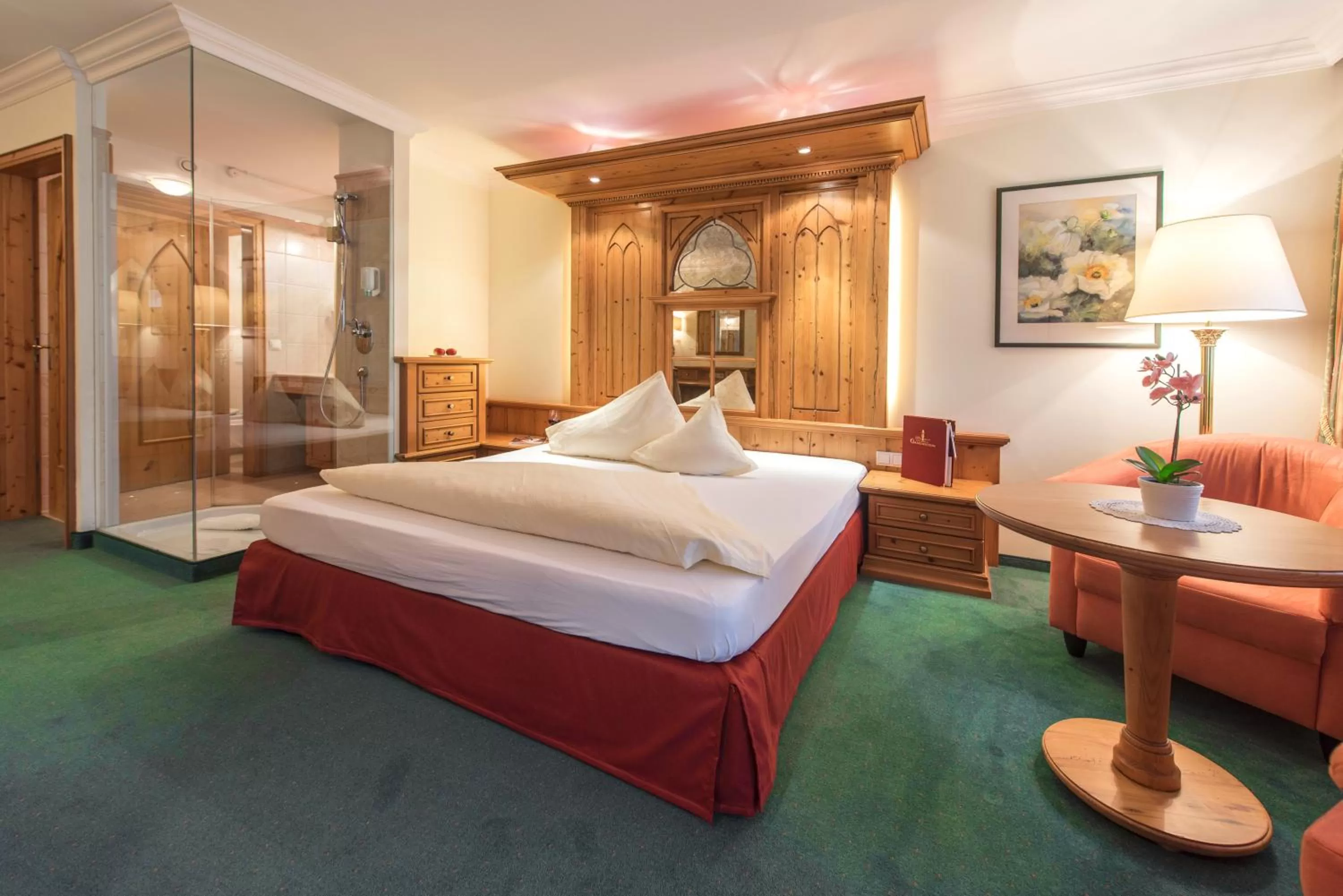 Shower, Bed in Hotel Vitalquelle Montafon