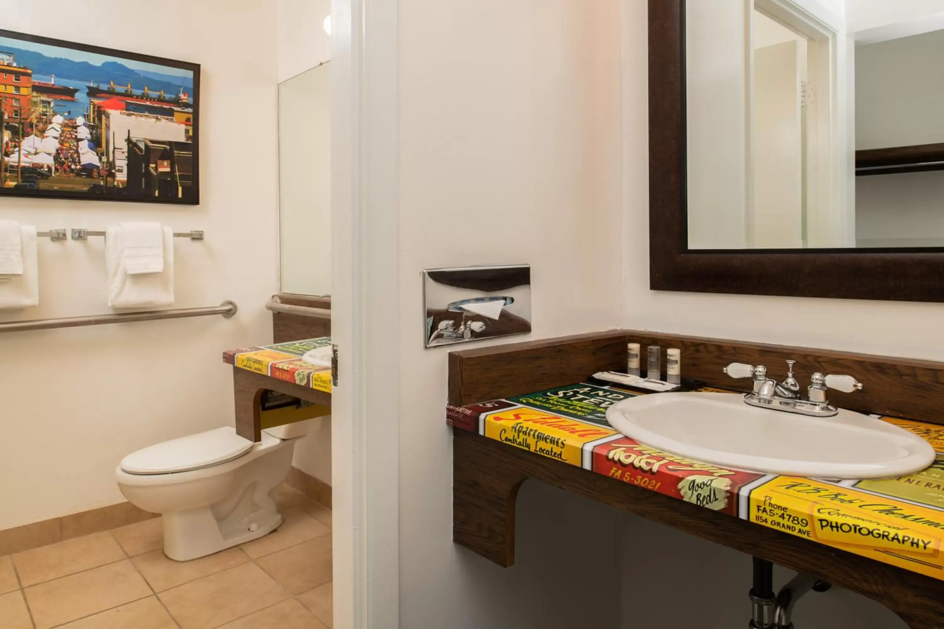 Bathroom in Astoria Riverwalk Inn