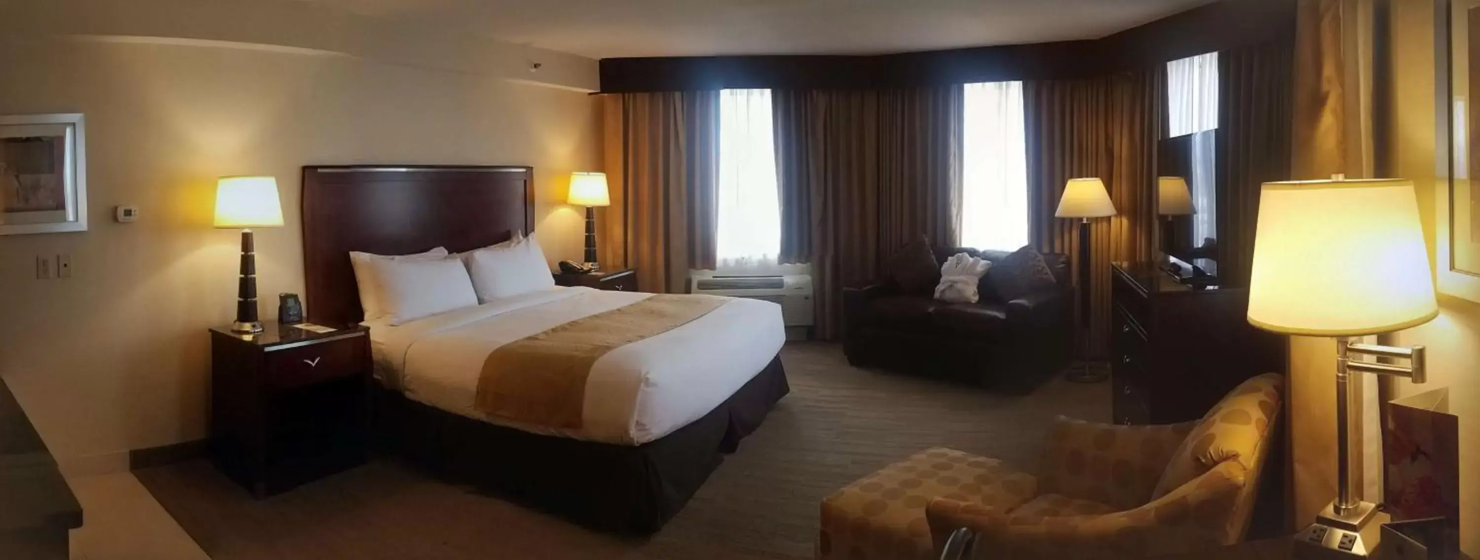Bedroom, Bed in DoubleTree by Hilton Hotel Denver - Thornton