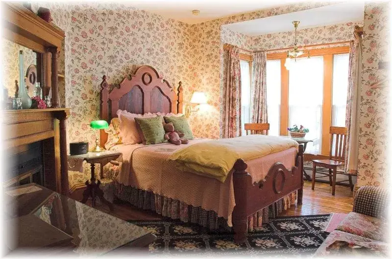 Bed in White Lace Inn Bed in White Lace Inn