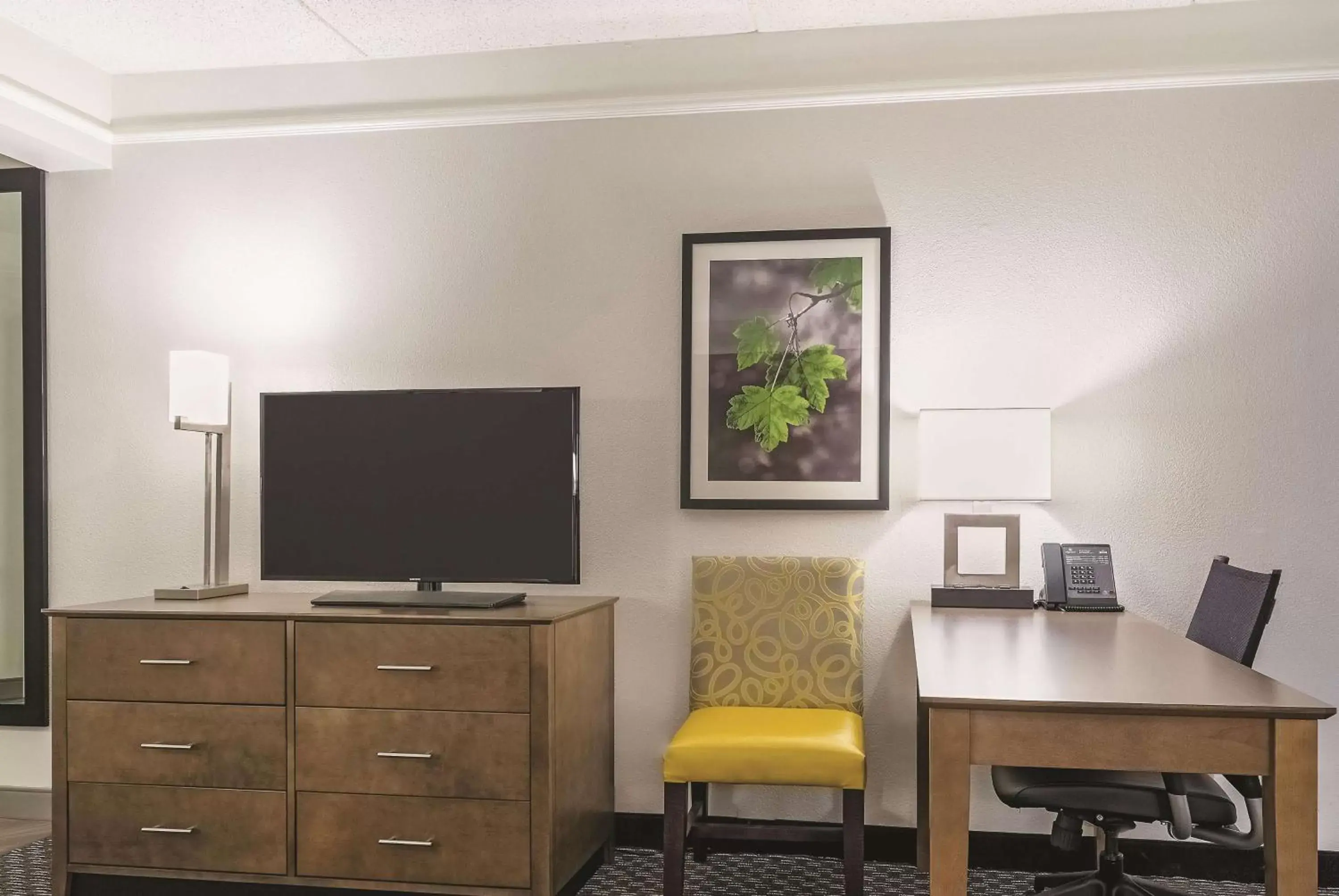 Photo of the whole room, TV/Entertainment Center in La Quinta by Wyndham Alexandria Airport