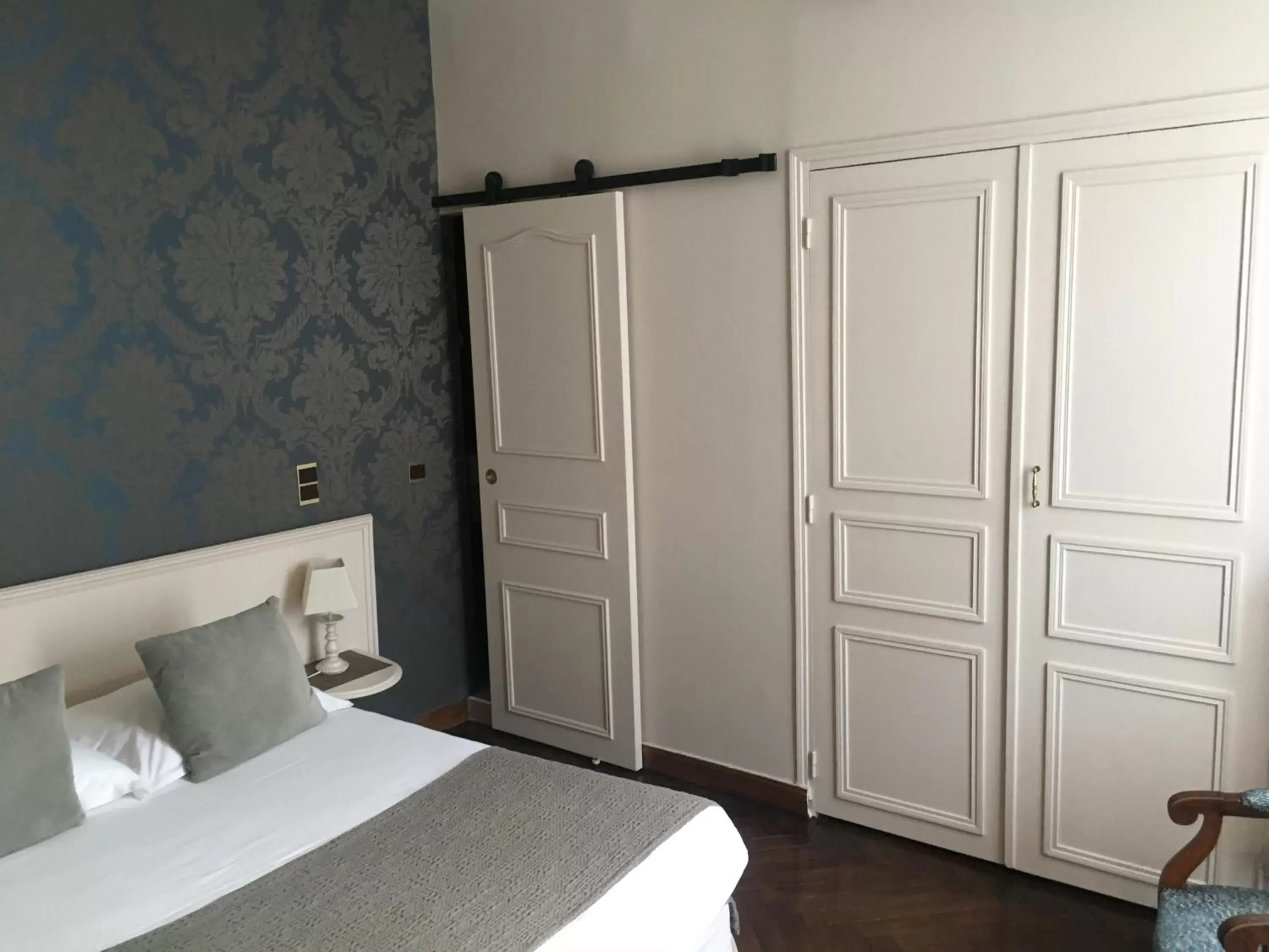 Photo of the whole room, Bed in Hôtel du Parc