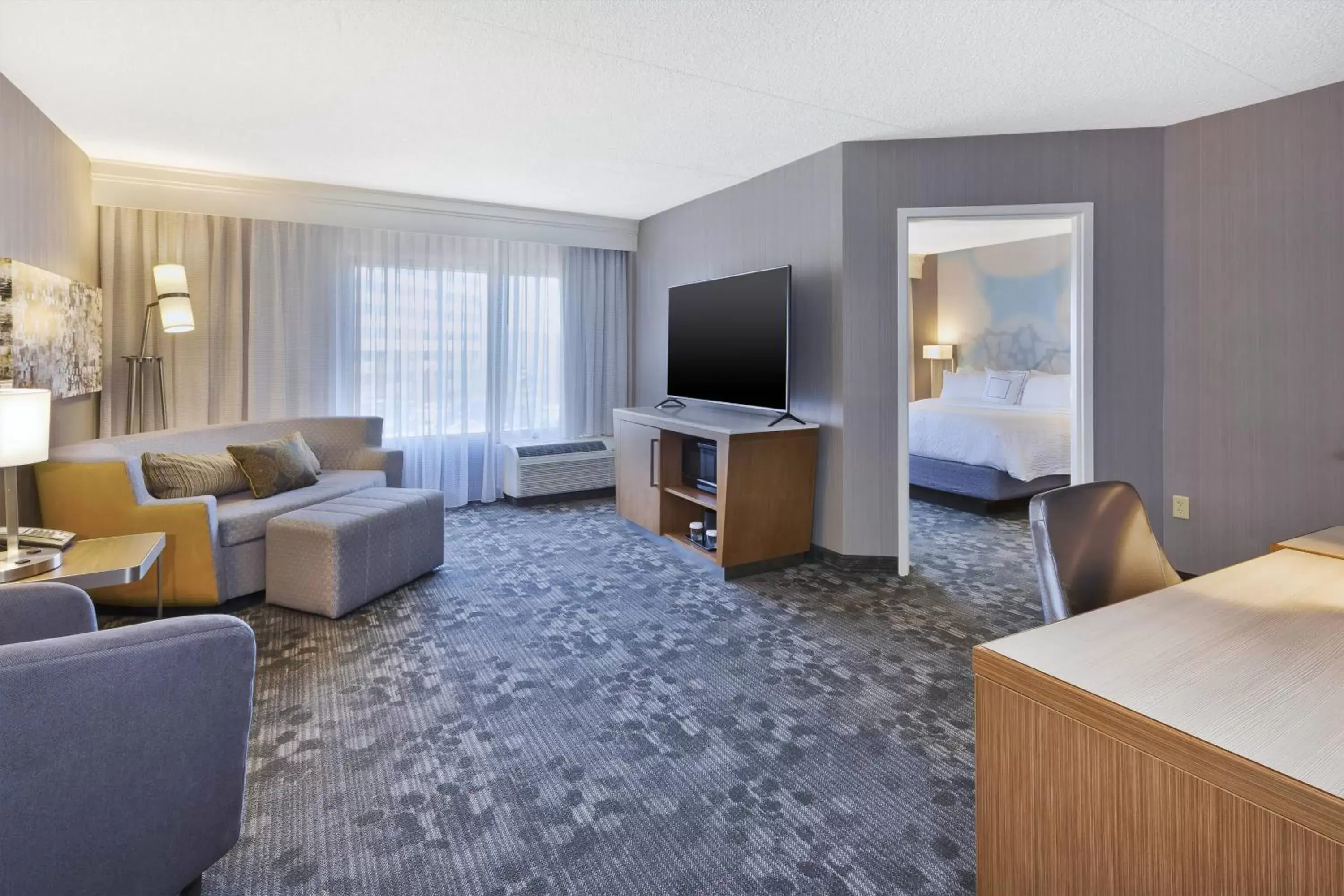 Living room, Seating Area in Courtyard by Marriott Secaucus Meadowlands