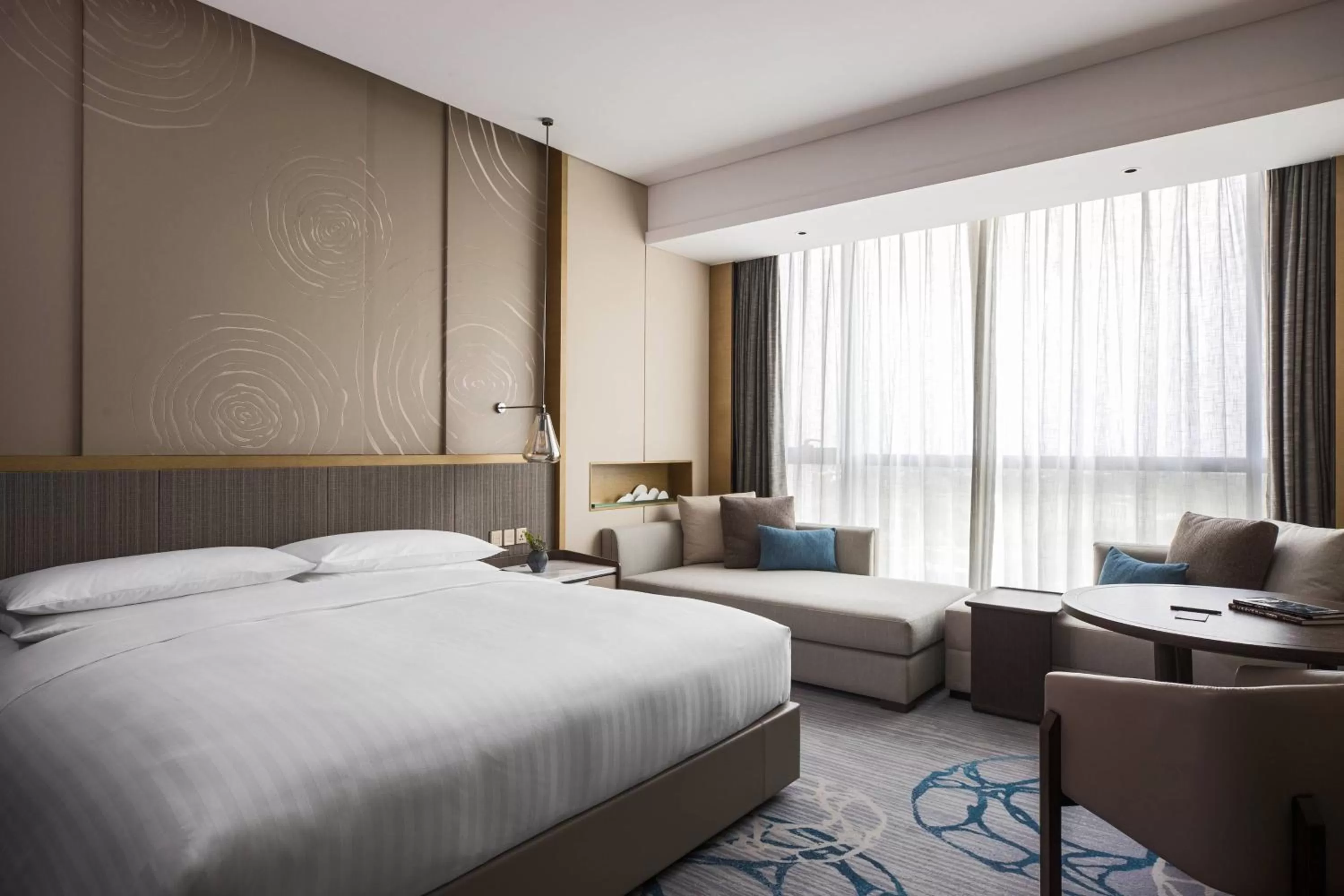 Photo of the whole room, Bed in Suzhou Marriott Hotel Taihu Lake