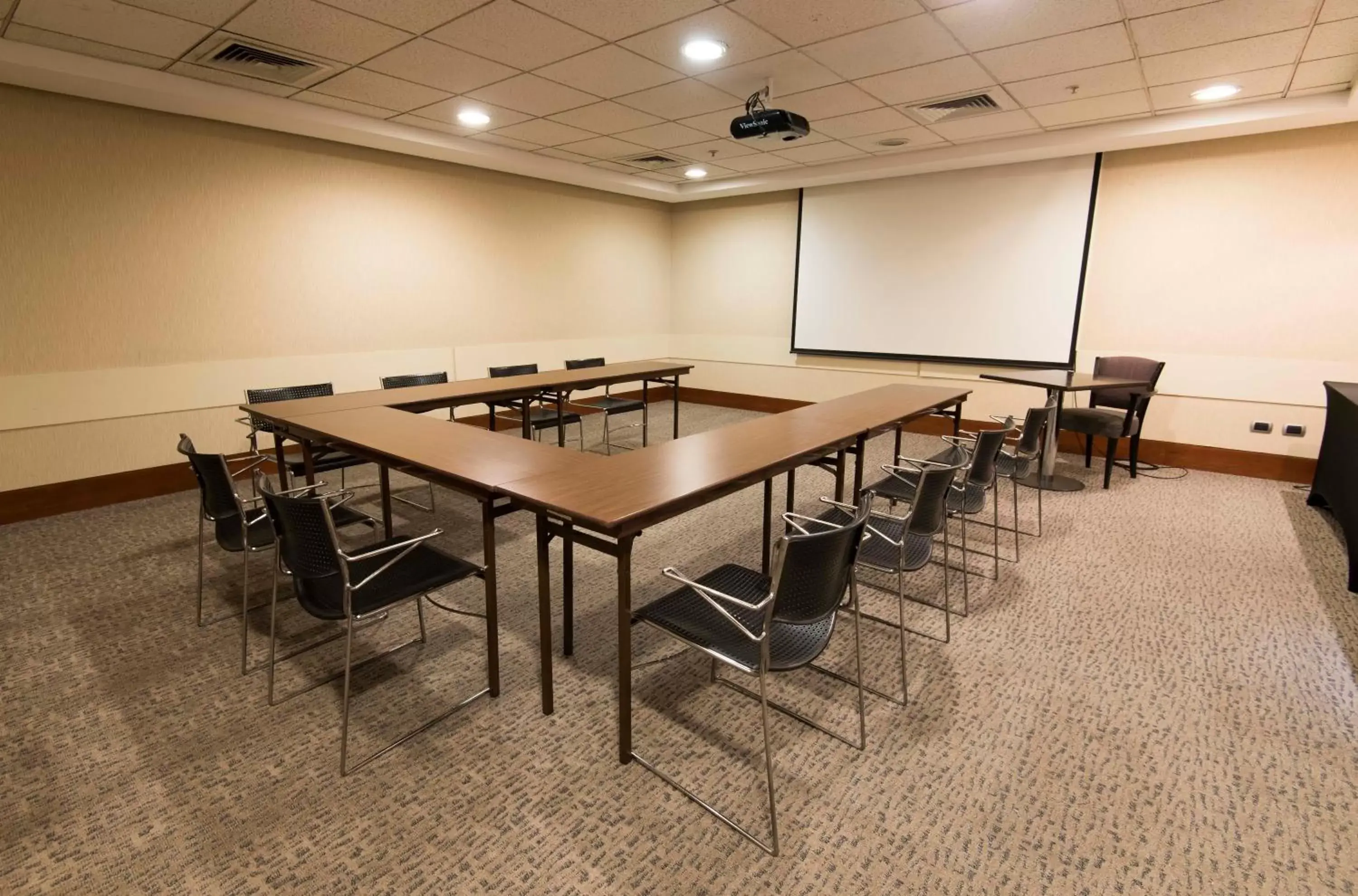 Meeting/conference room in Holiday Inn Express Santiago Las Condes, an IHG Hotel