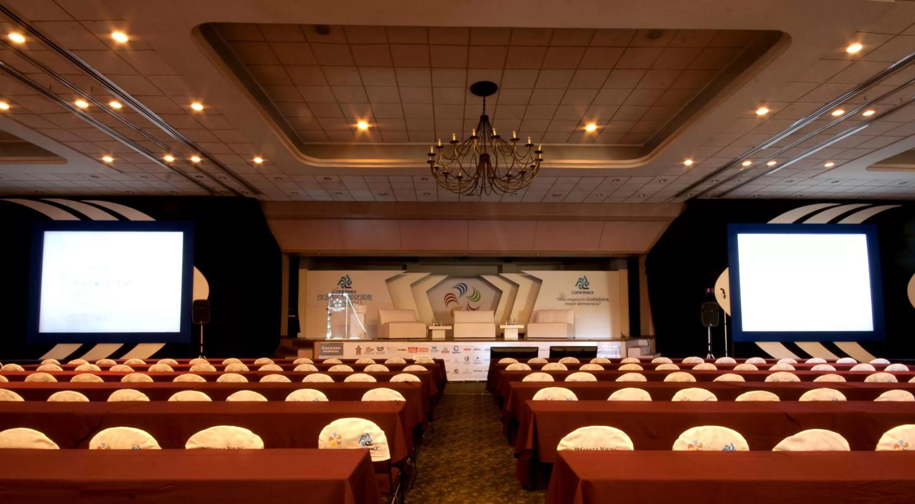 Business facilities in Hotel Fortin Plaza