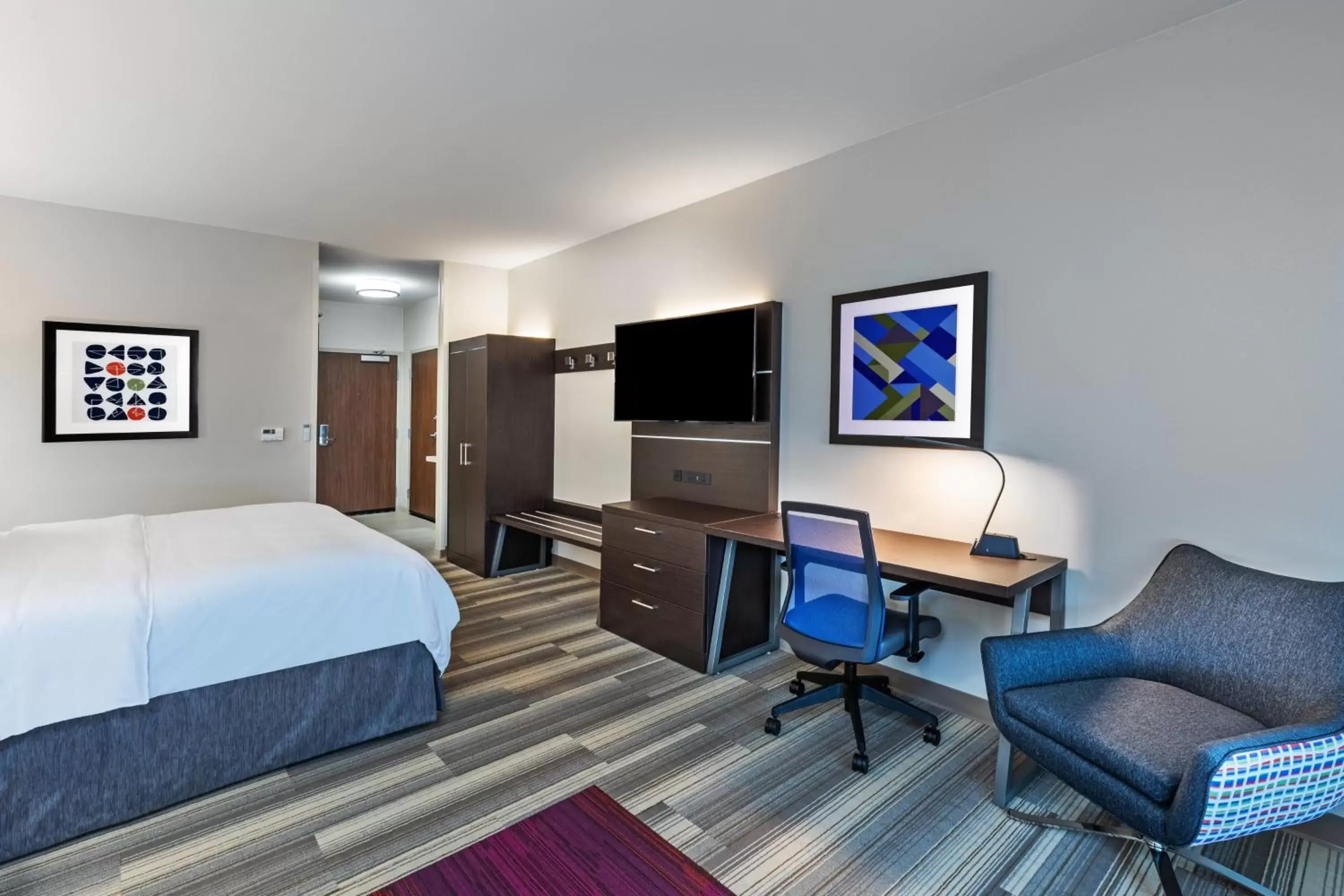 Photo of the whole room, TV/Entertainment Center in Holiday Inn Express & Suites Purcell, an IHG Hotel